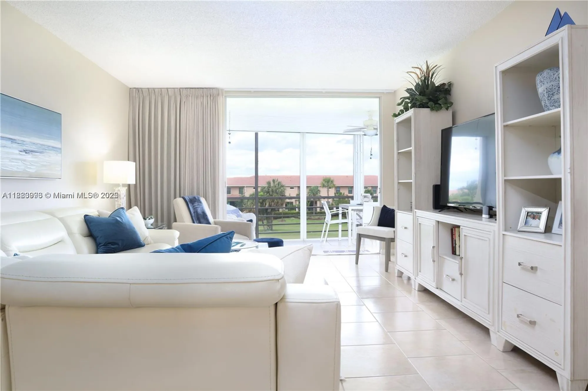 Property Slideshow image 10 of 35 | 23099 barwood ln 304, Boca Raton, FL, 33428
