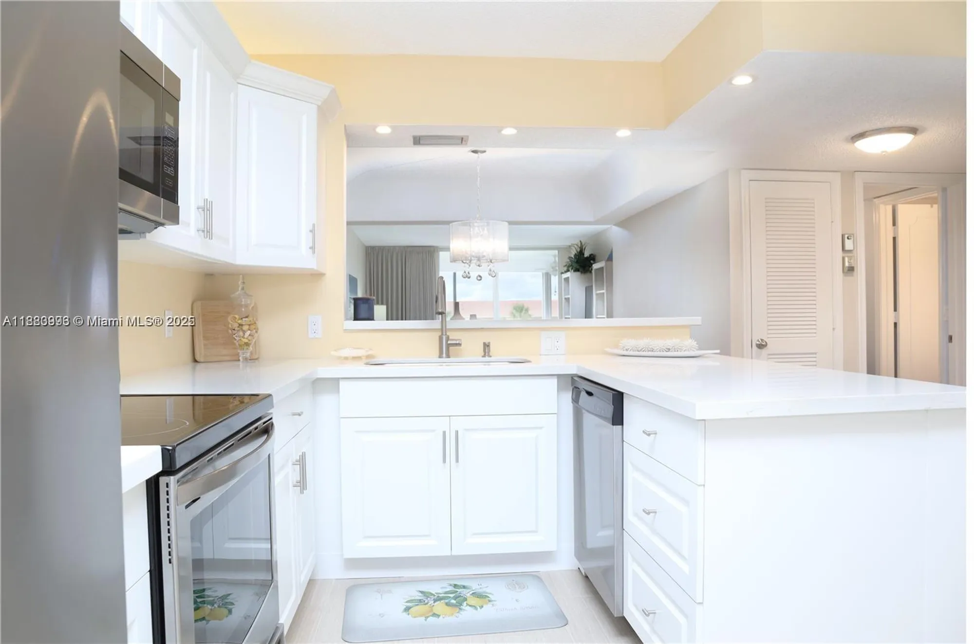 Property Slideshow image 2 of 35 | 23099 barwood ln 304, Boca Raton, FL, 33428