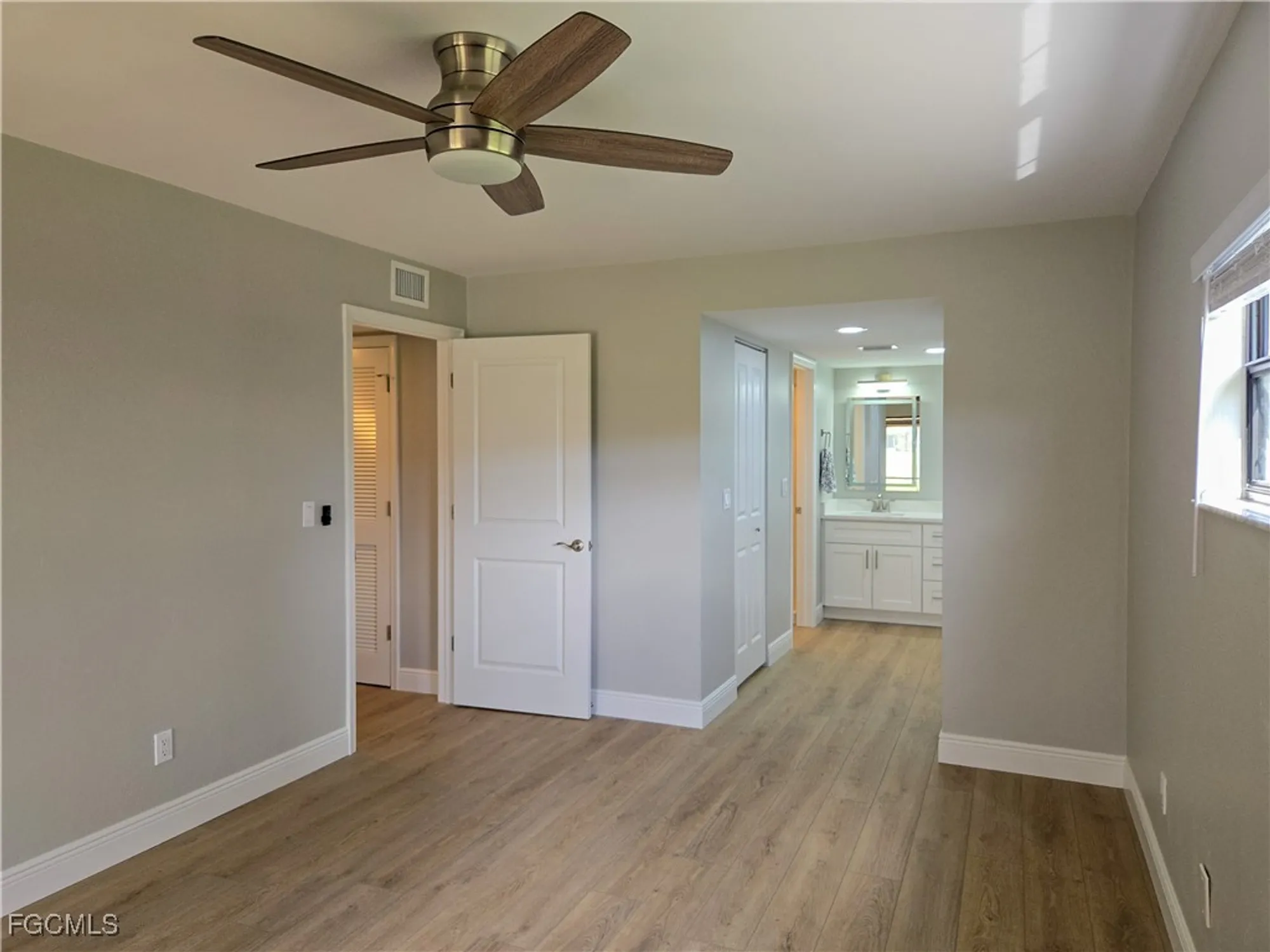 Property Slideshow image 16 of 28 | 5790 trailwinds dr 111, Fort Myers, FL, 33907