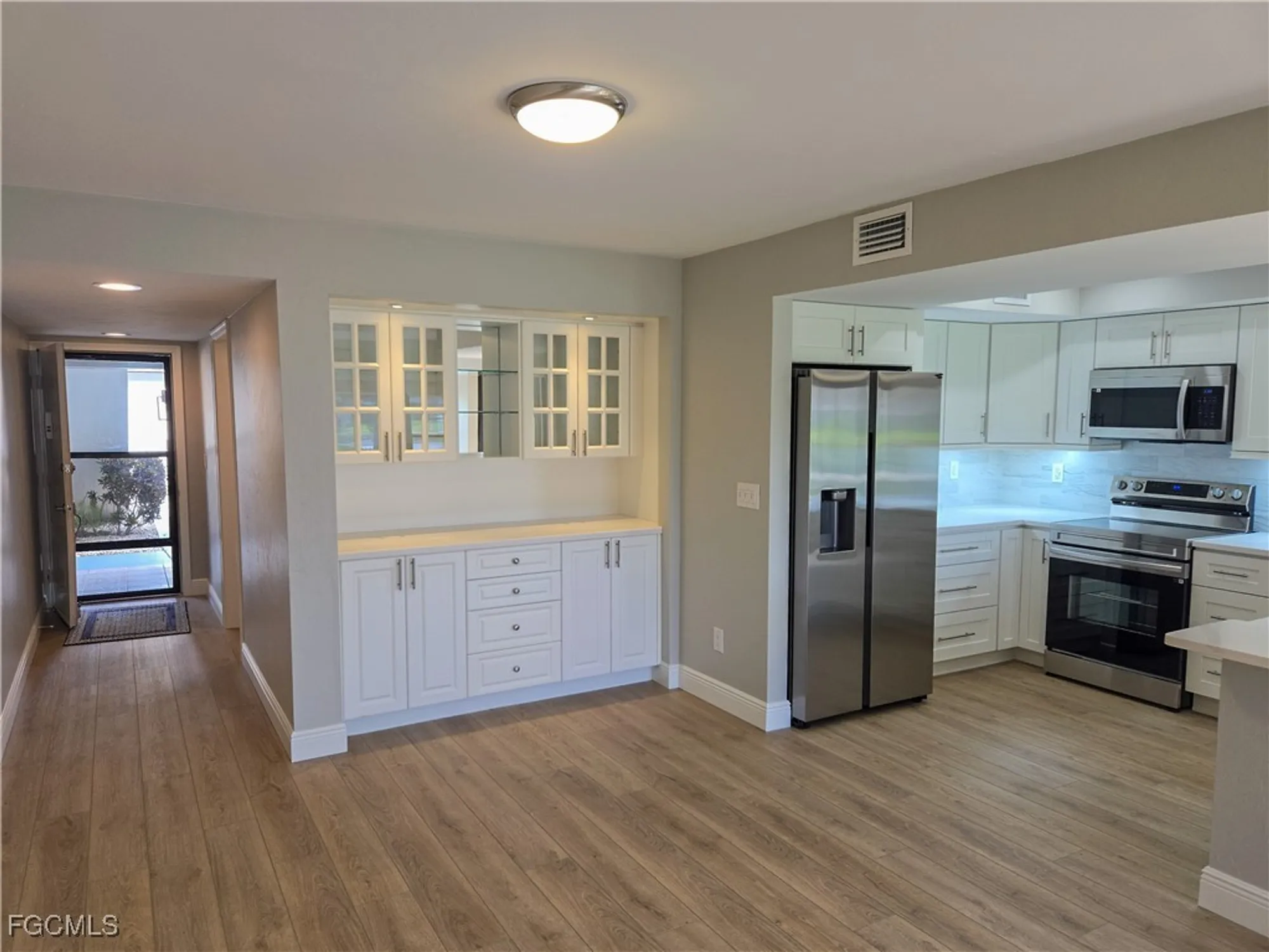 Property Slideshow image 7 of 28 | 5790 trailwinds dr 111, Fort Myers, FL, 33907