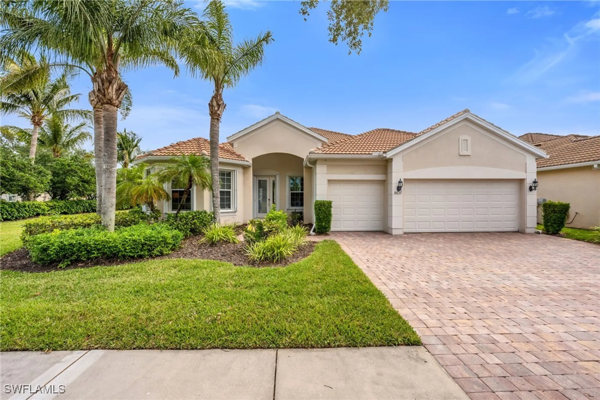 Property Slideshow image 2 of 19 | 8637 julia ln, Naples, FL, 34114