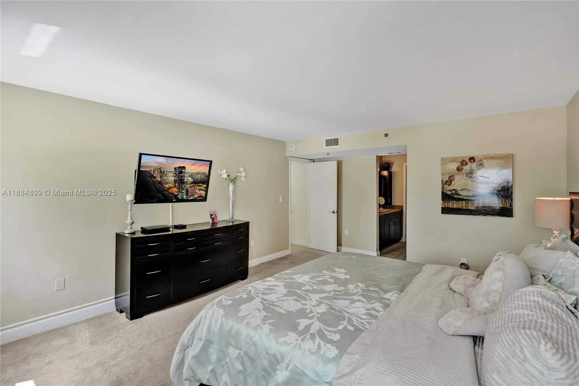 Property Slideshow image 26 of 63 | 1201 s ocean dr 611n, Hollywood, FL, 33019