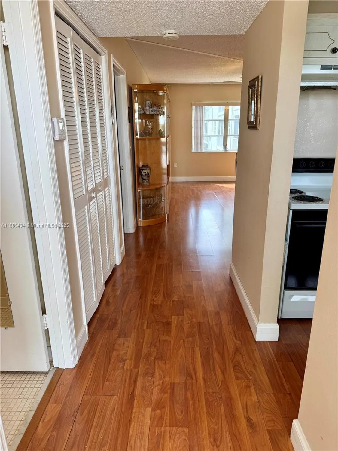 Property Slideshow image 4 of 15 | 9810 marina blvd 1124, Boca Raton, FL, 33428