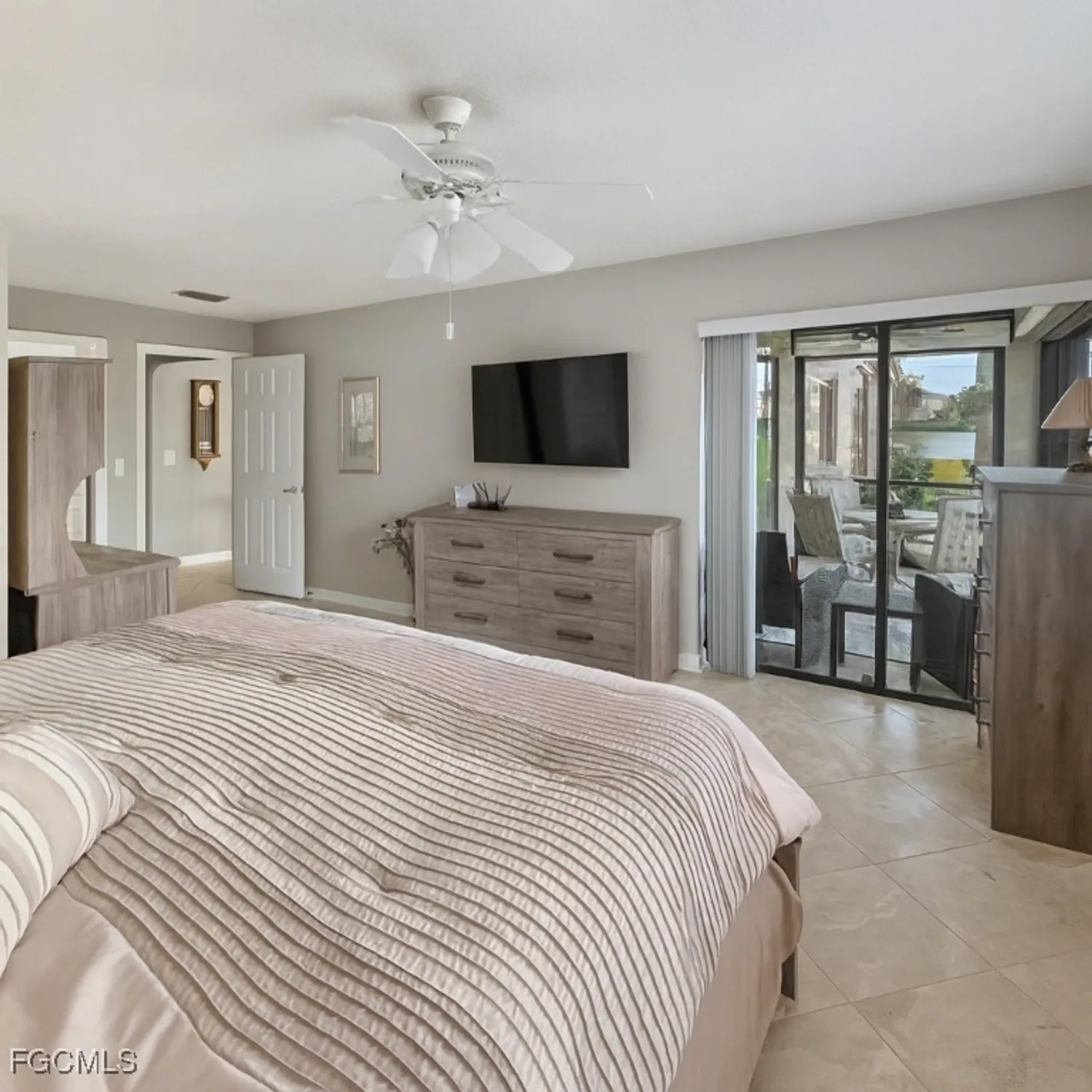 Property Slideshow image 4 of 22 | 11460 caravel cir 5009, Fort Myers, FL, 33908