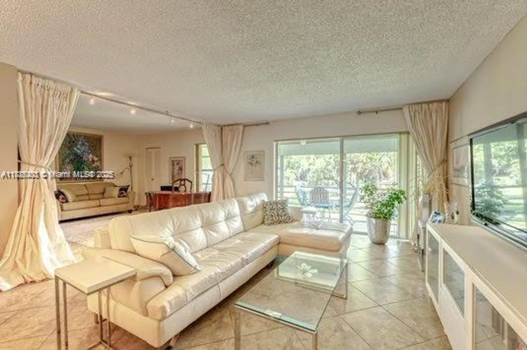 Property Slideshow image 12 of 35 | 3772 inverrary blvd 201, Lauderhill, FL, 33319