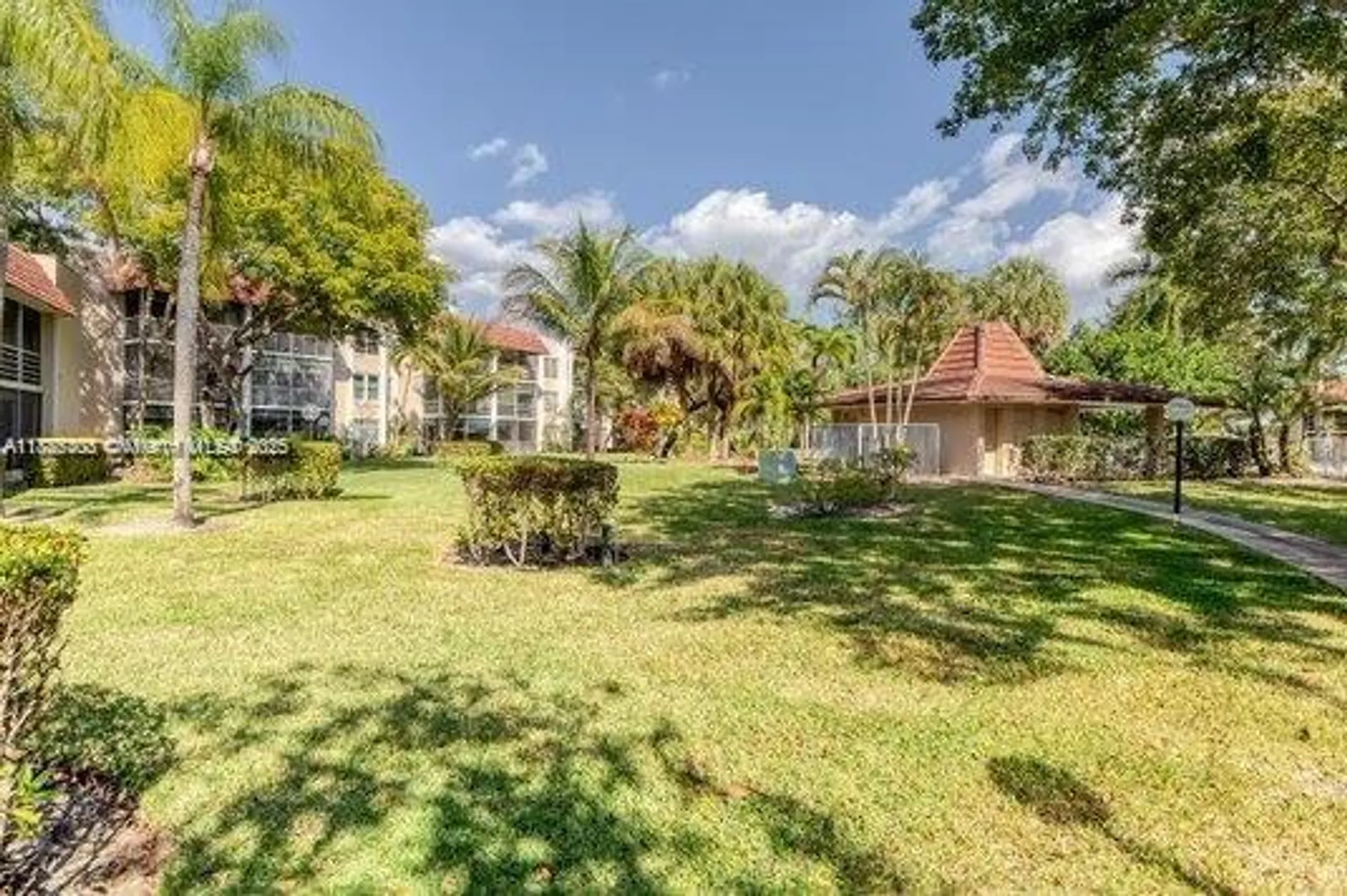 Property Slideshow image 30 of 35 | 3772 inverrary blvd 201, Lauderhill, FL, 33319
