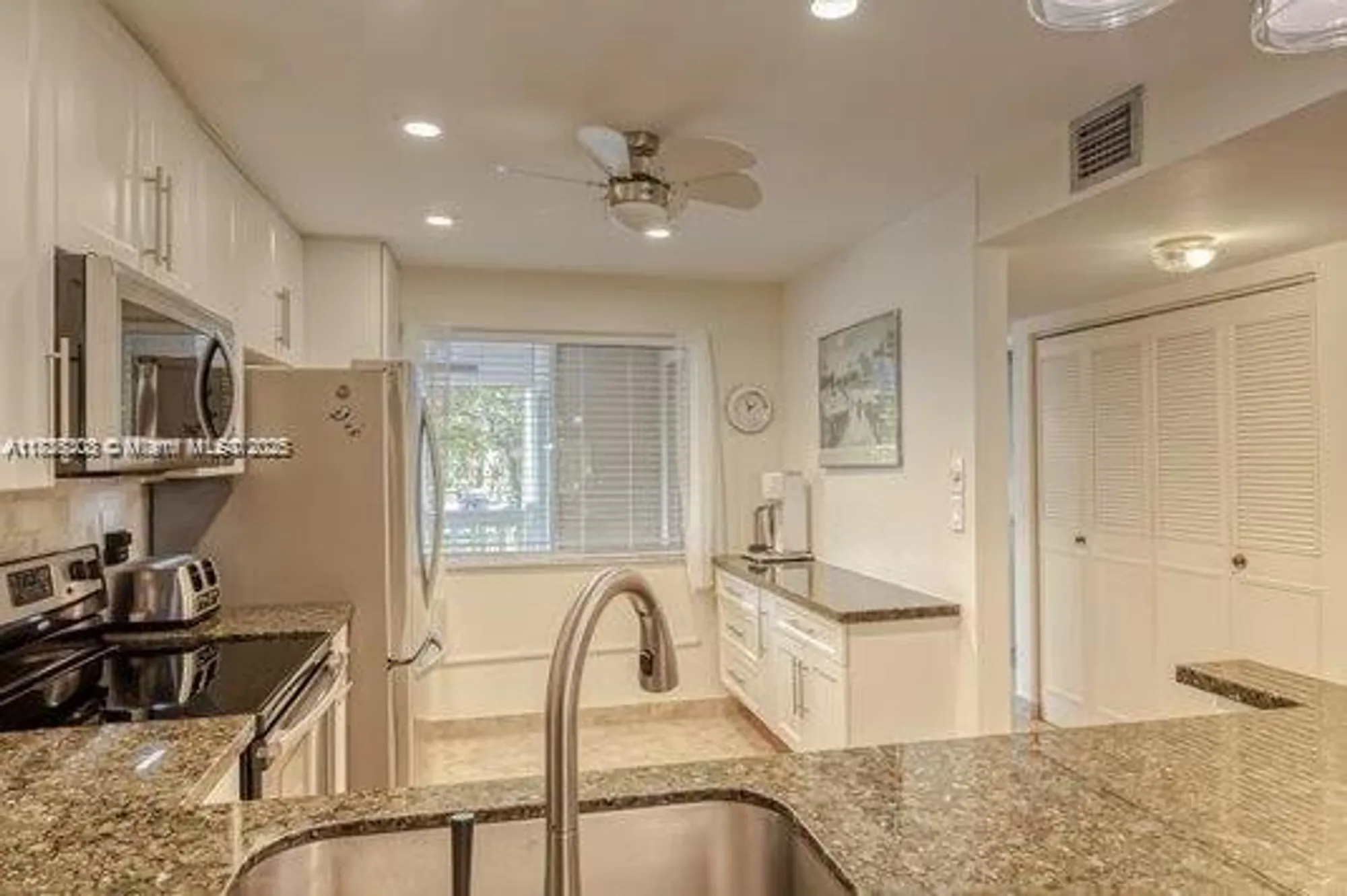 Property Slideshow image 5 of 35 | 3772 inverrary blvd 201, Lauderhill, FL, 33319