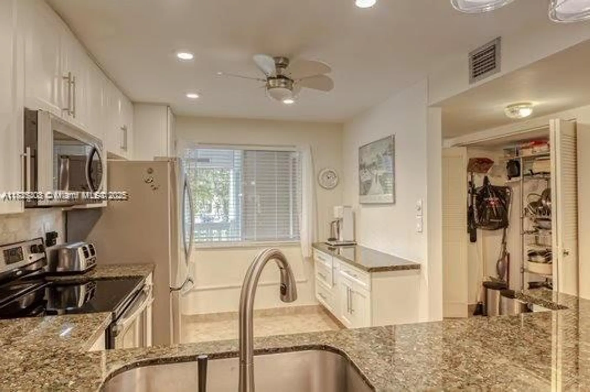 Property Slideshow image 6 of 35 | 3772 inverrary blvd 201, Lauderhill, FL, 33319
