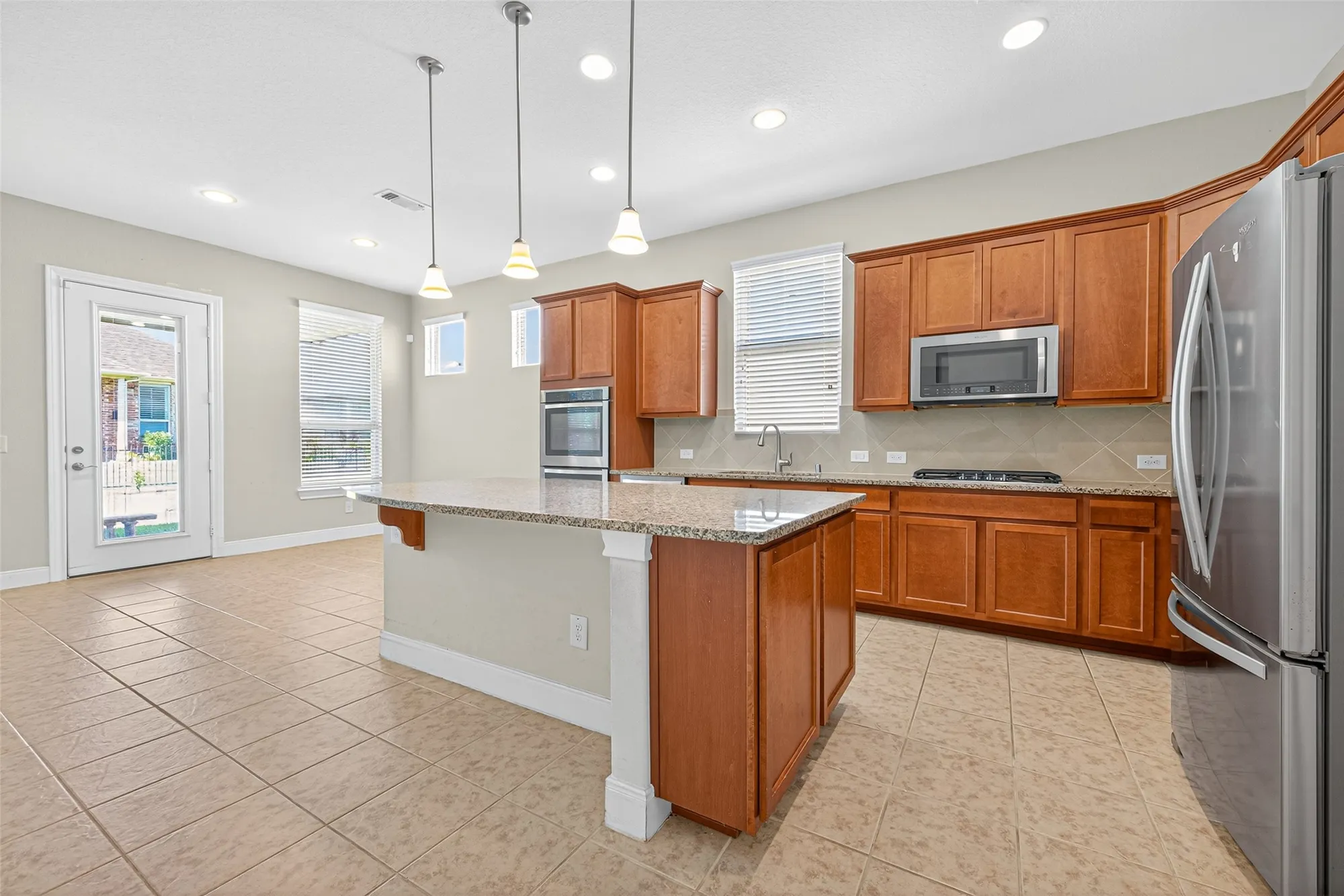 Property Slideshow image 16 of 47 | 242 galloway ct, The Woodlands, TX, 77382
