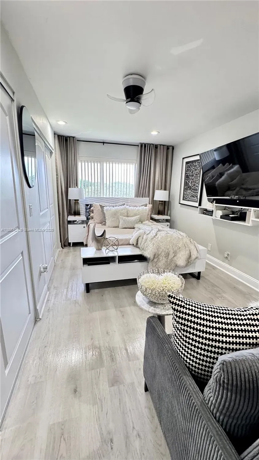 Property Slideshow image 17 of 58 | 300 sw 130th ter 407b, Pembroke Pines, FL, 33027