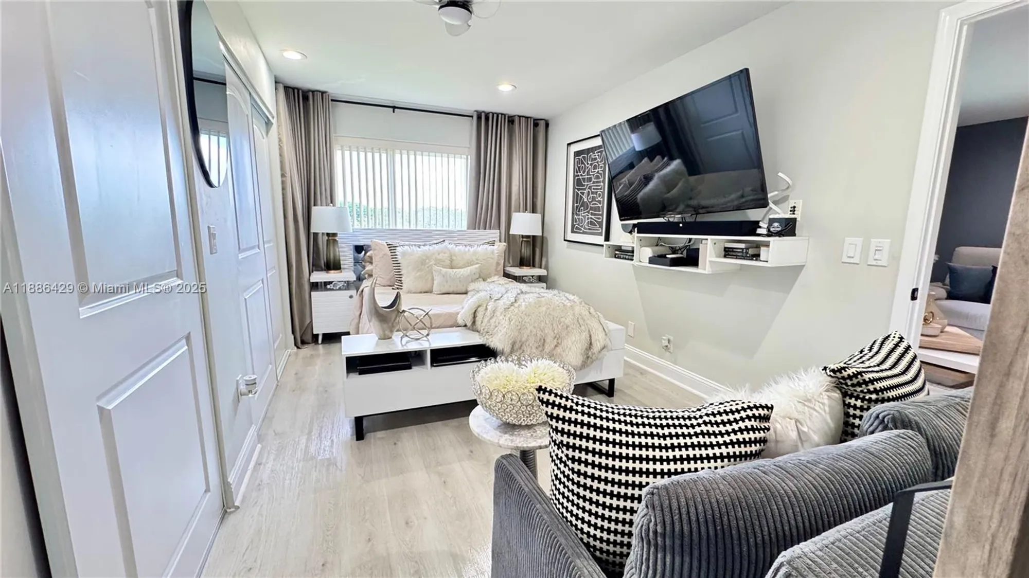 Property Slideshow image 18 of 58 | 300 sw 130th ter 407b, Pembroke Pines, FL, 33027