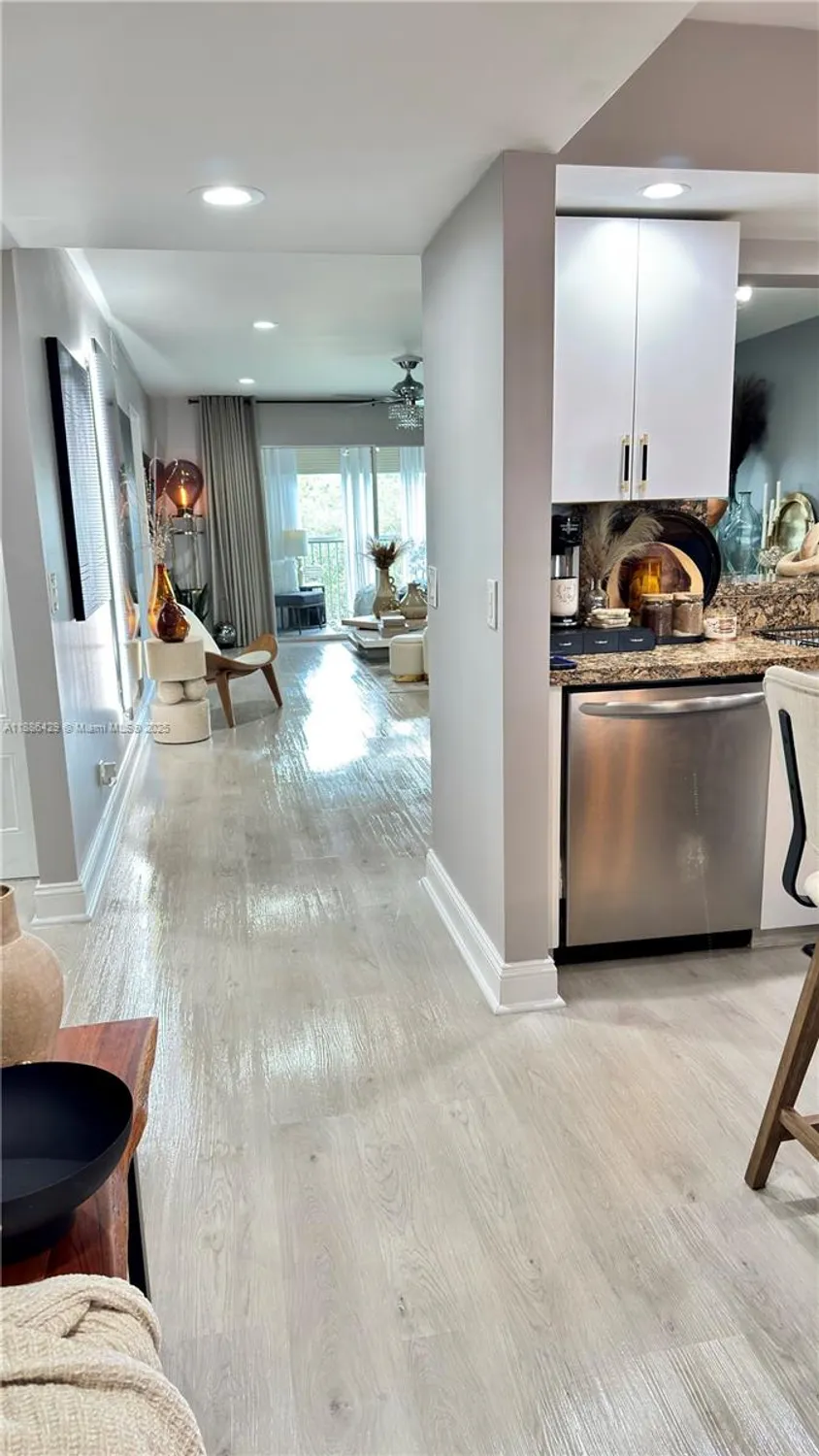 Property Slideshow image 12 of 58 | 300 sw 130th ter 407b, Pembroke Pines, FL, 33027