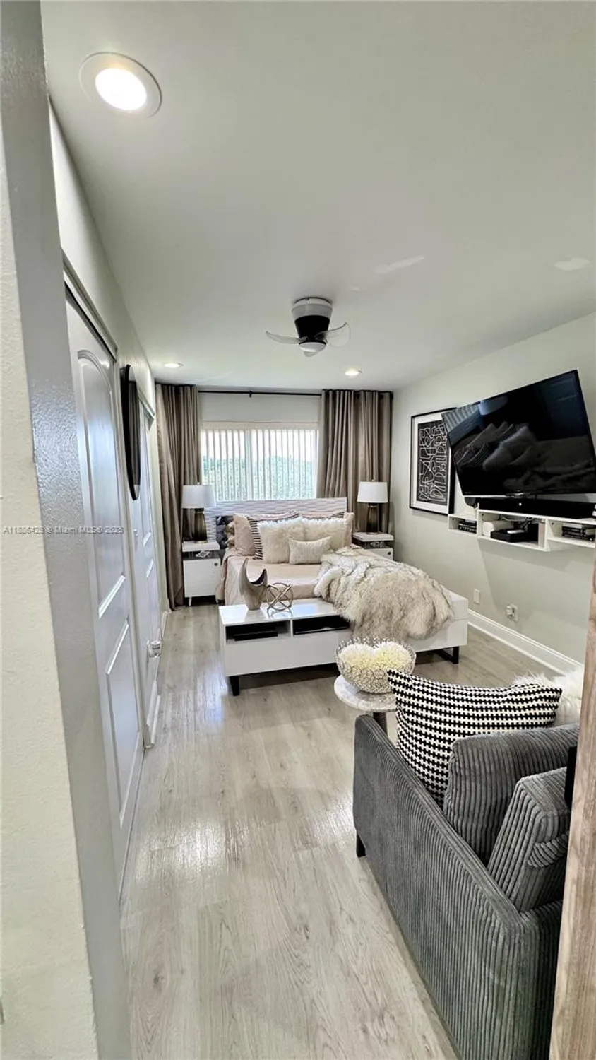 Property Slideshow image 23 of 58 | 300 sw 130th ter 407b, Pembroke Pines, FL, 33027