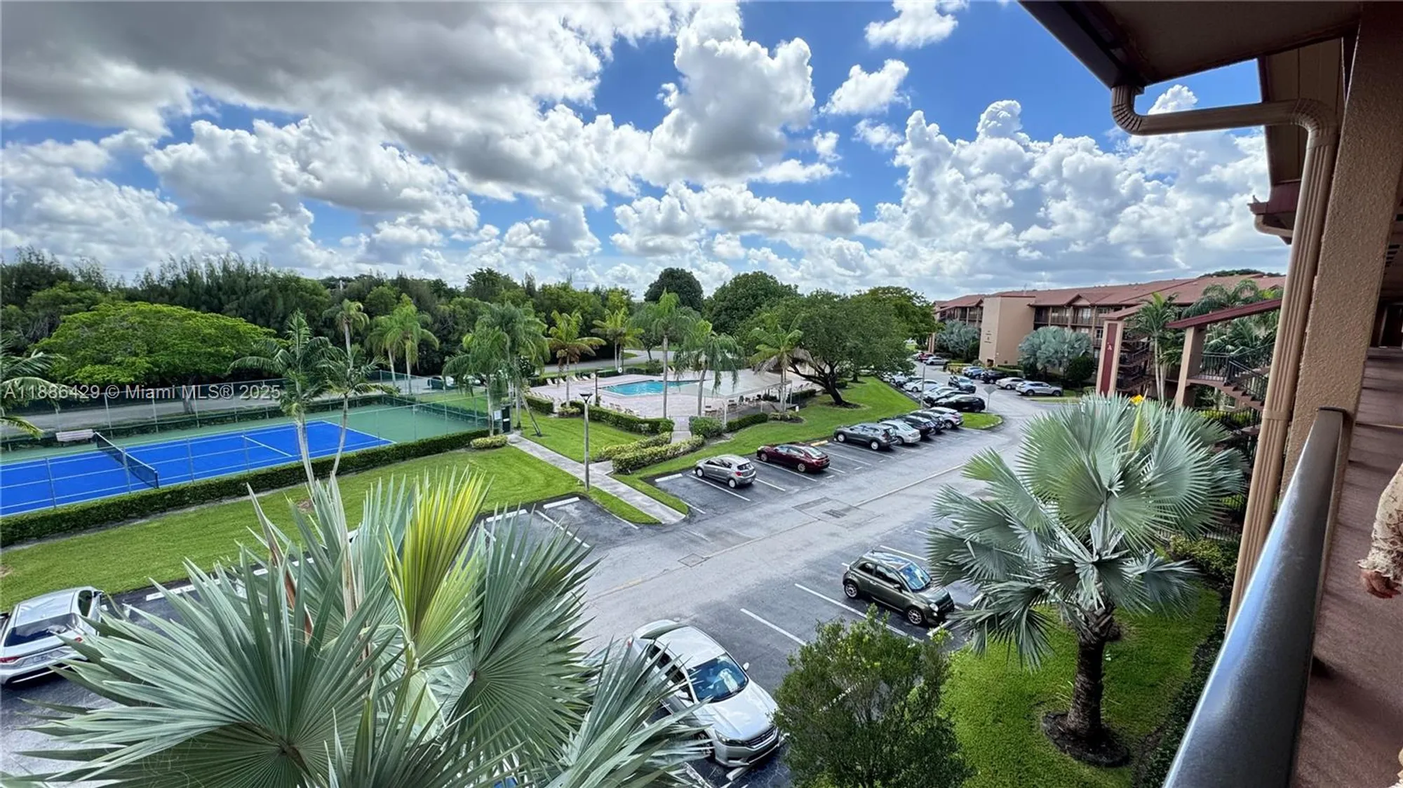 Property Slideshow image 38 of 58 | 300 sw 130th ter 407b, Pembroke Pines, FL, 33027