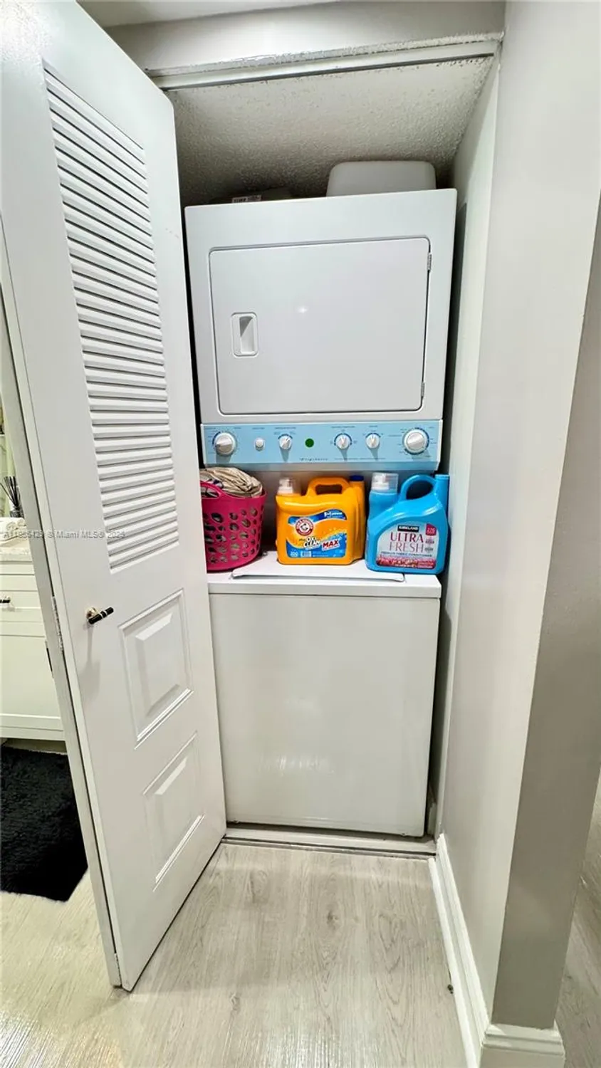 Property Slideshow image 32 of 58 | 300 sw 130th ter 407b, Pembroke Pines, FL, 33027