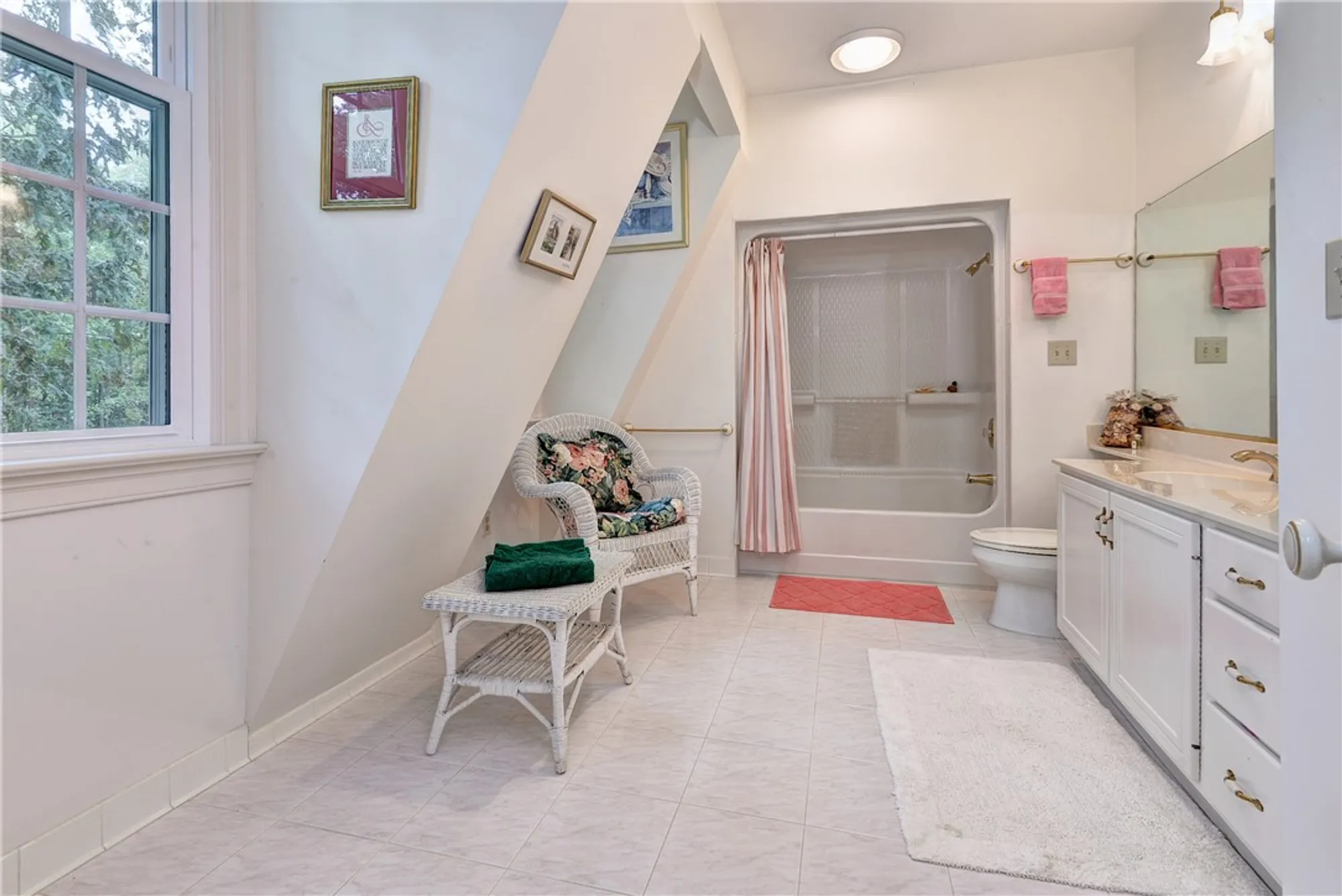 Property Slideshow image 29 of 36 | 102 alwoodley, Williamsburg, VA, 23188