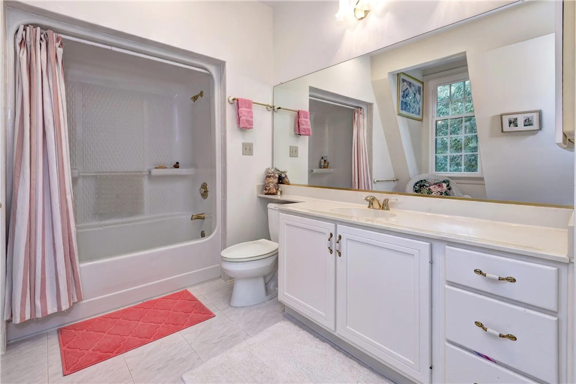 Property Slideshow image 30 of 36 | 102 alwoodley, Williamsburg, VA, 23188