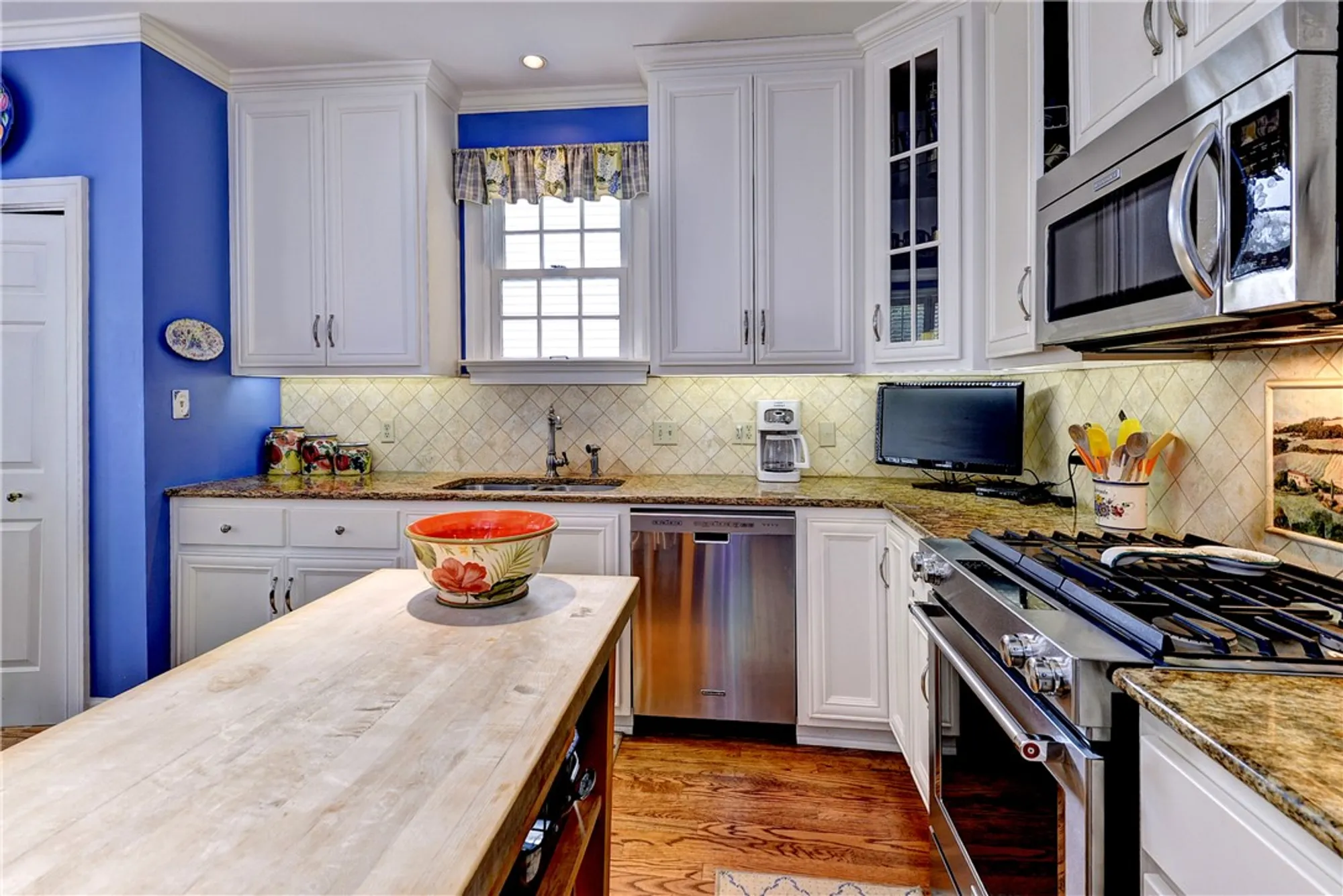 Property Slideshow image 5 of 36 | 102 alwoodley, Williamsburg, VA, 23188