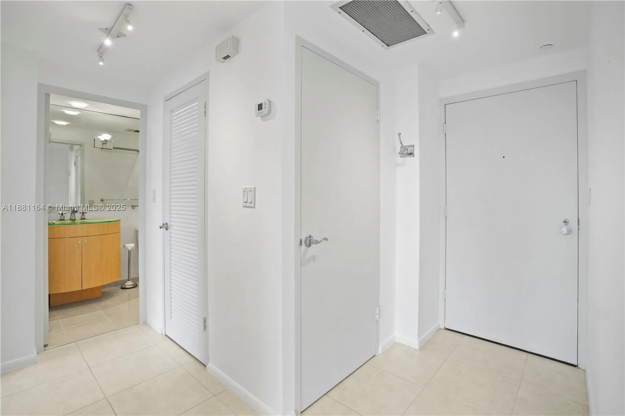 Property Slideshow image 10 of 21 | 3333 ne 34th st apt 711, Fort Lauderdale, FL, 33308
