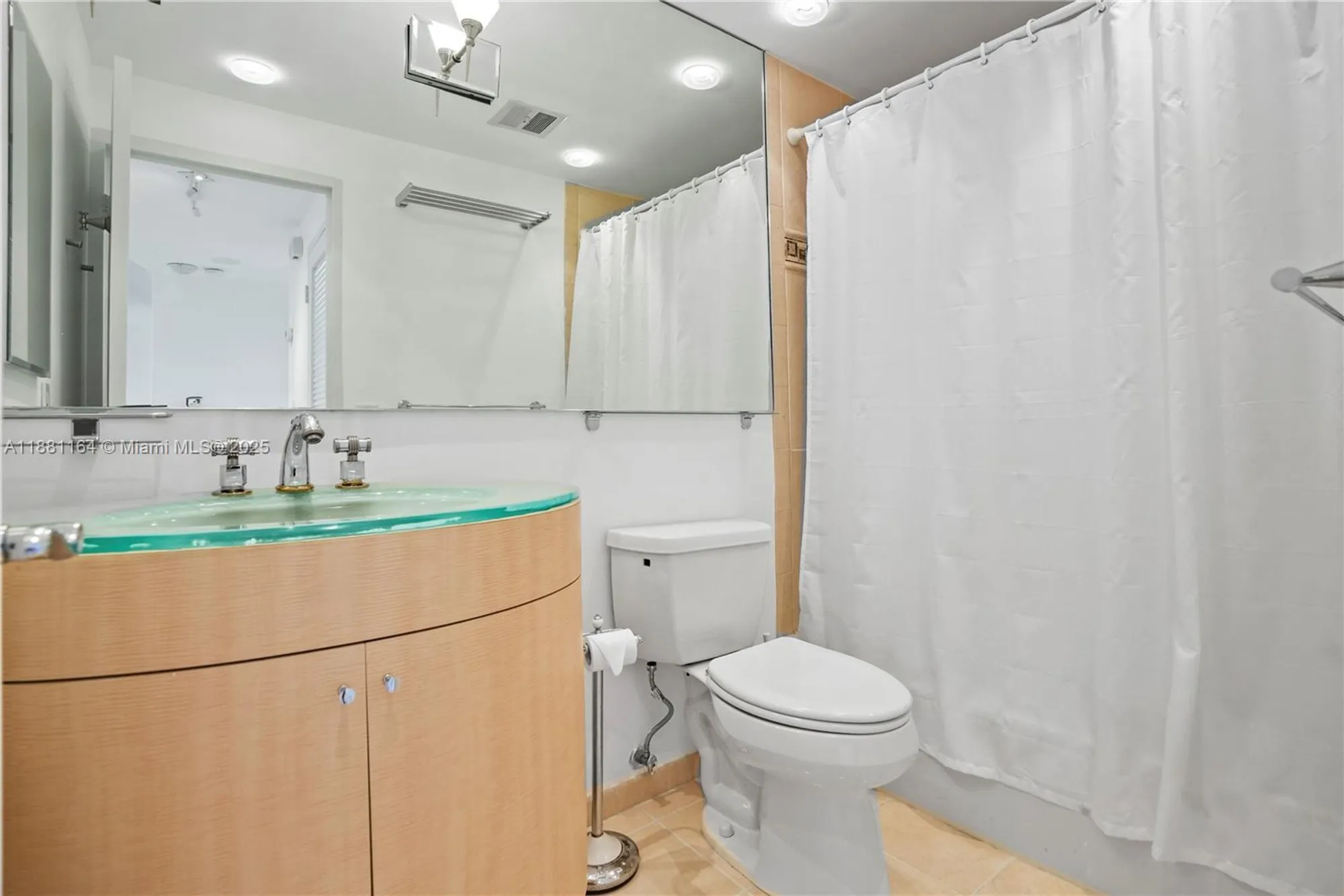 Property Slideshow image 11 of 21 | 3333 ne 34th st apt 711, Fort Lauderdale, FL, 33308
