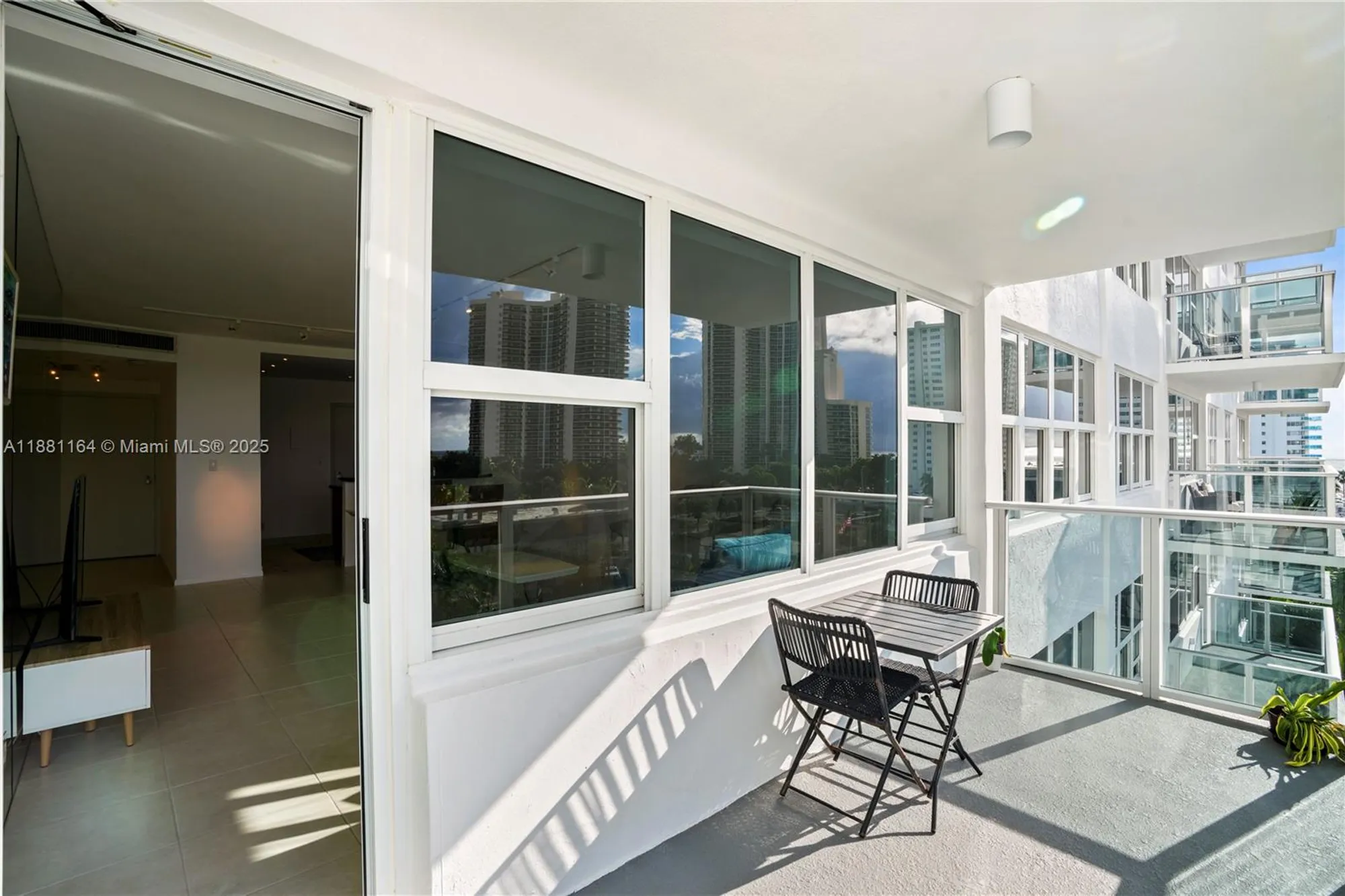 Property Slideshow image 13 of 21 | 3333 ne 34th st apt 711, Fort Lauderdale, FL, 33308