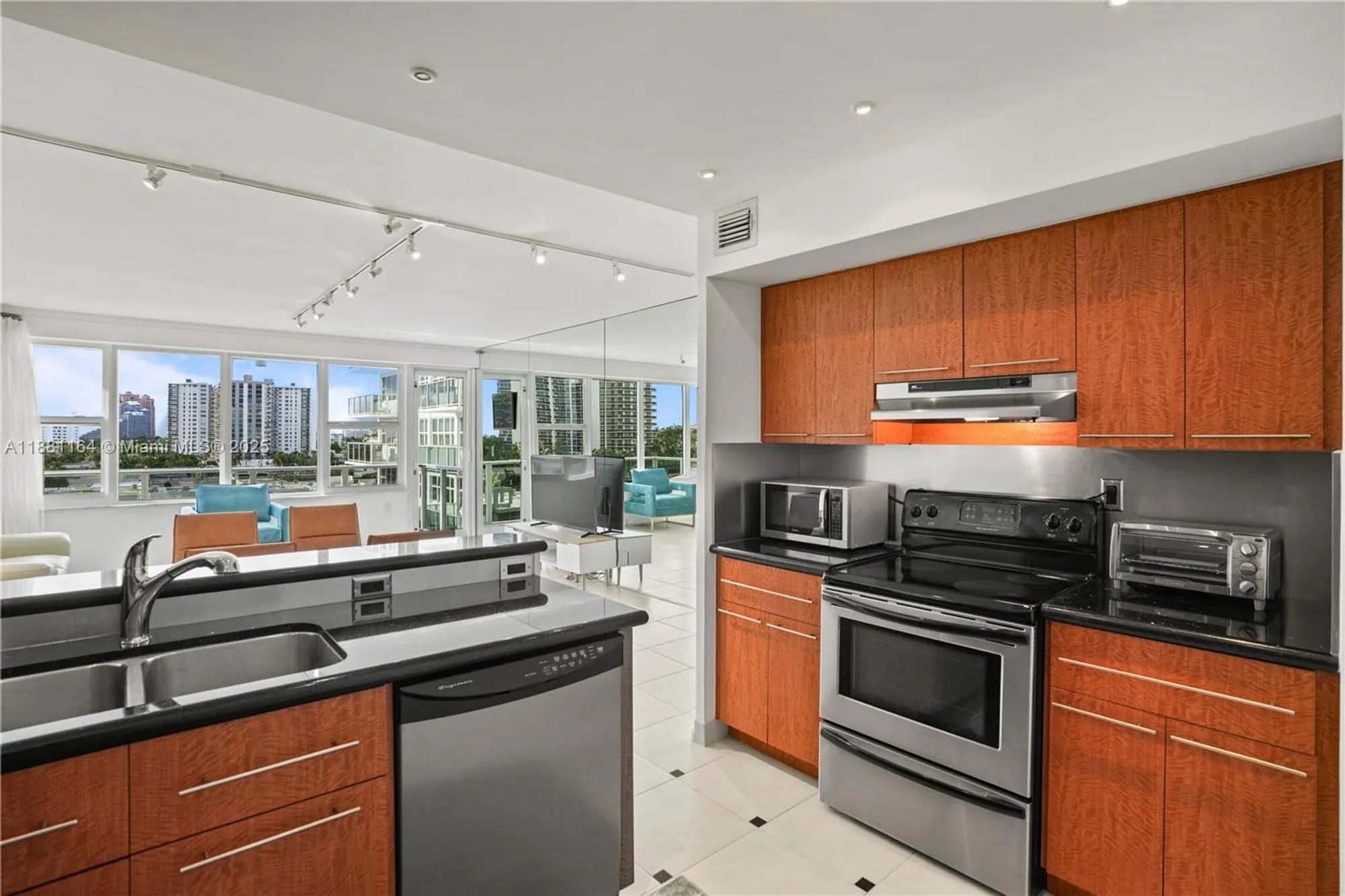 Property Slideshow image 6 of 21 | 3333 ne 34th st apt 711, Fort Lauderdale, FL, 33308