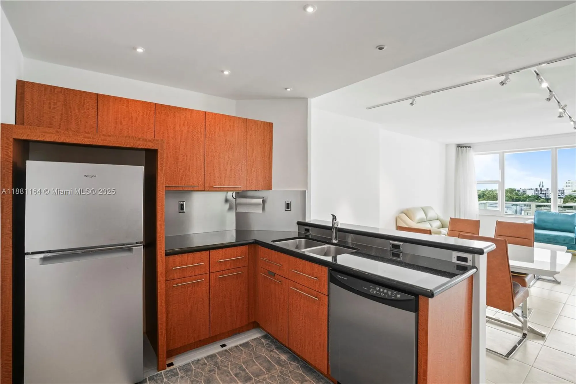 Property Slideshow image 7 of 21 | 3333 ne 34th st apt 711, Fort Lauderdale, FL, 33308