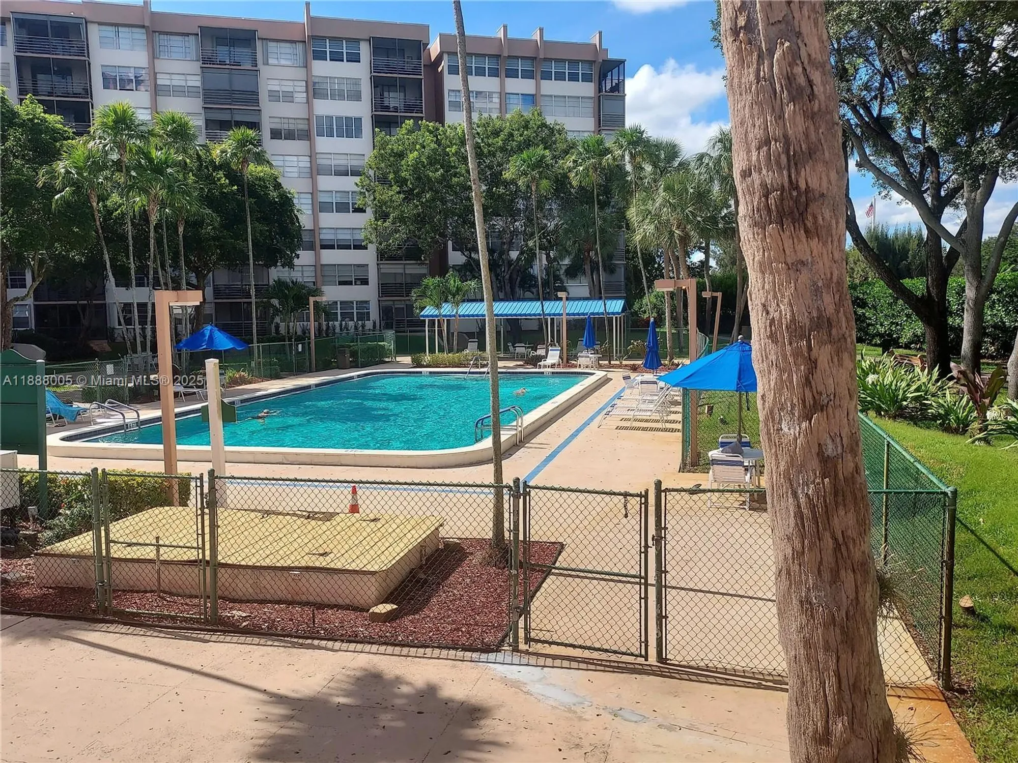 Property Slideshow image 16 of 41 | 1400 saint charles pl 623, Pembroke Pines, FL, 33026