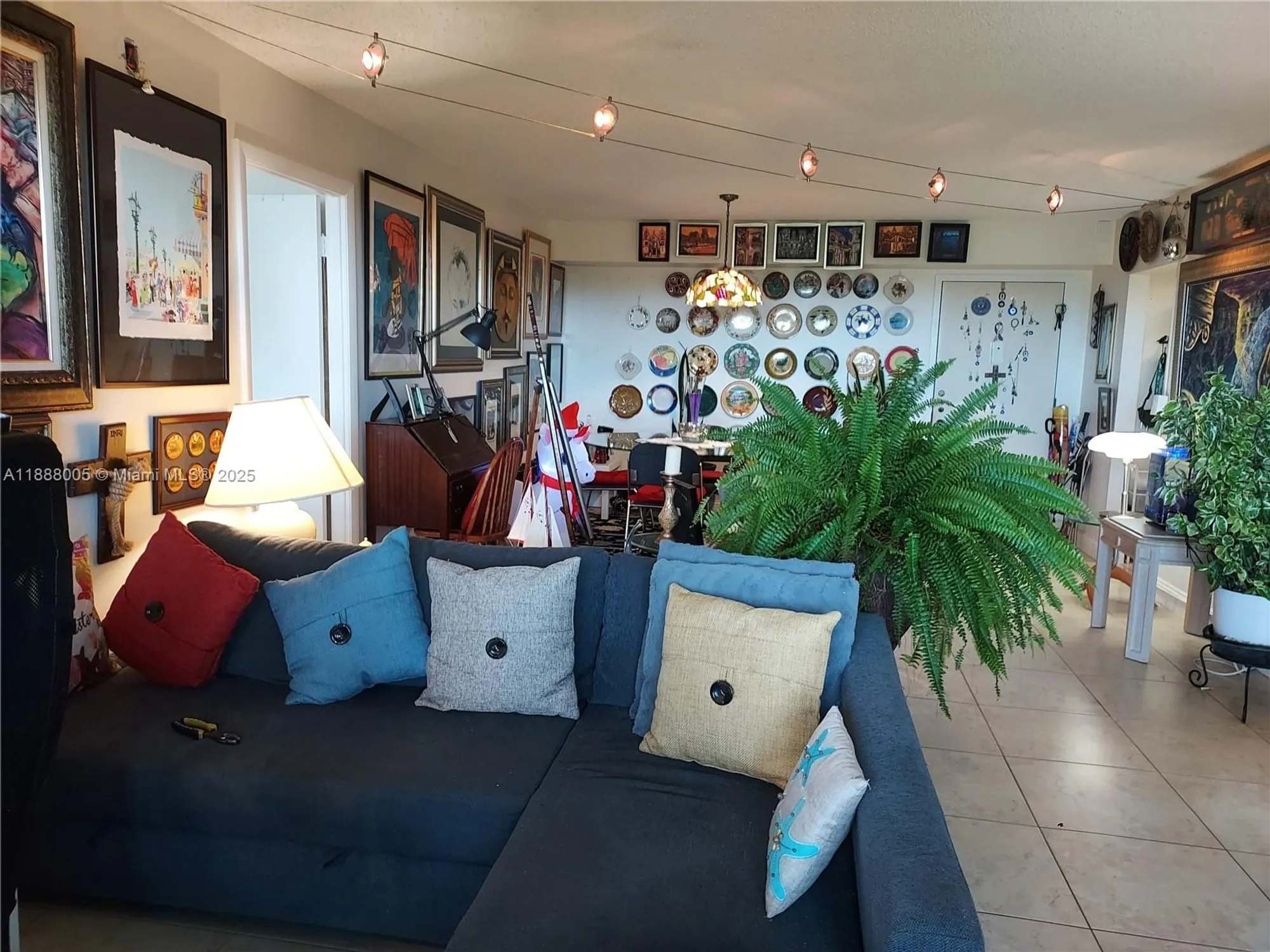 Property Slideshow image 19 of 41 | 1400 saint charles pl 623, Pembroke Pines, FL, 33026