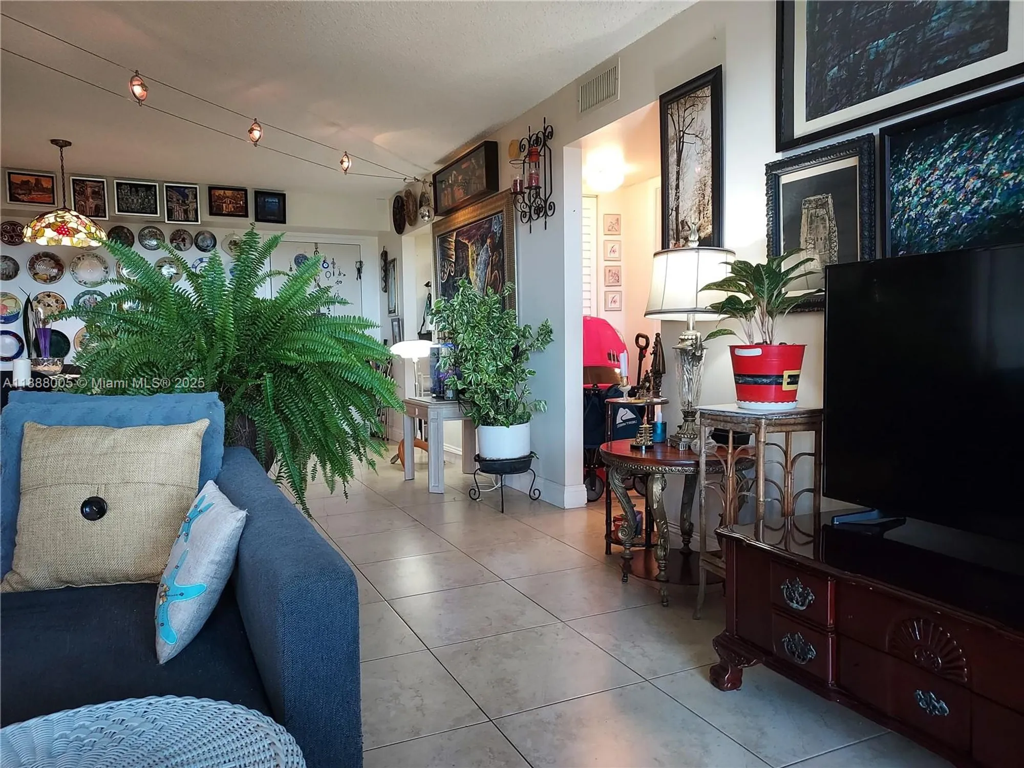 Property Slideshow image 20 of 41 | 1400 saint charles pl 623, Pembroke Pines, FL, 33026
