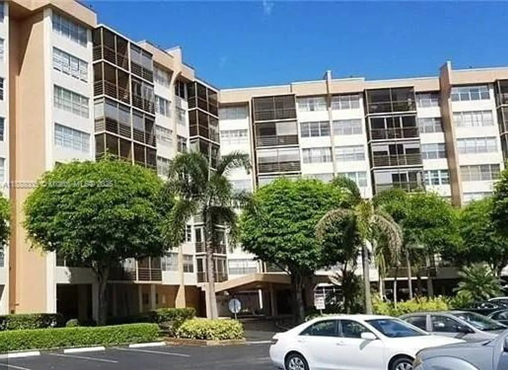 Property Slideshow image 5 of 41 | 1400 saint charles pl 623, Pembroke Pines, FL, 33026