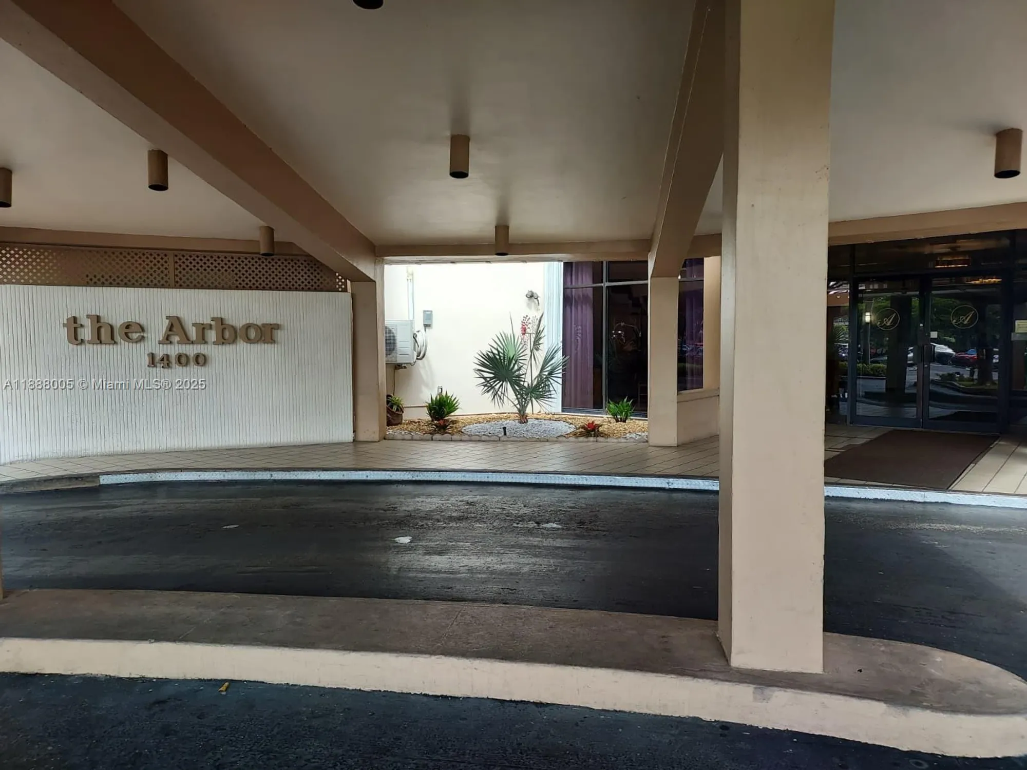 Property Slideshow image 6 of 41 | 1400 saint charles pl 623, Pembroke Pines, FL, 33026