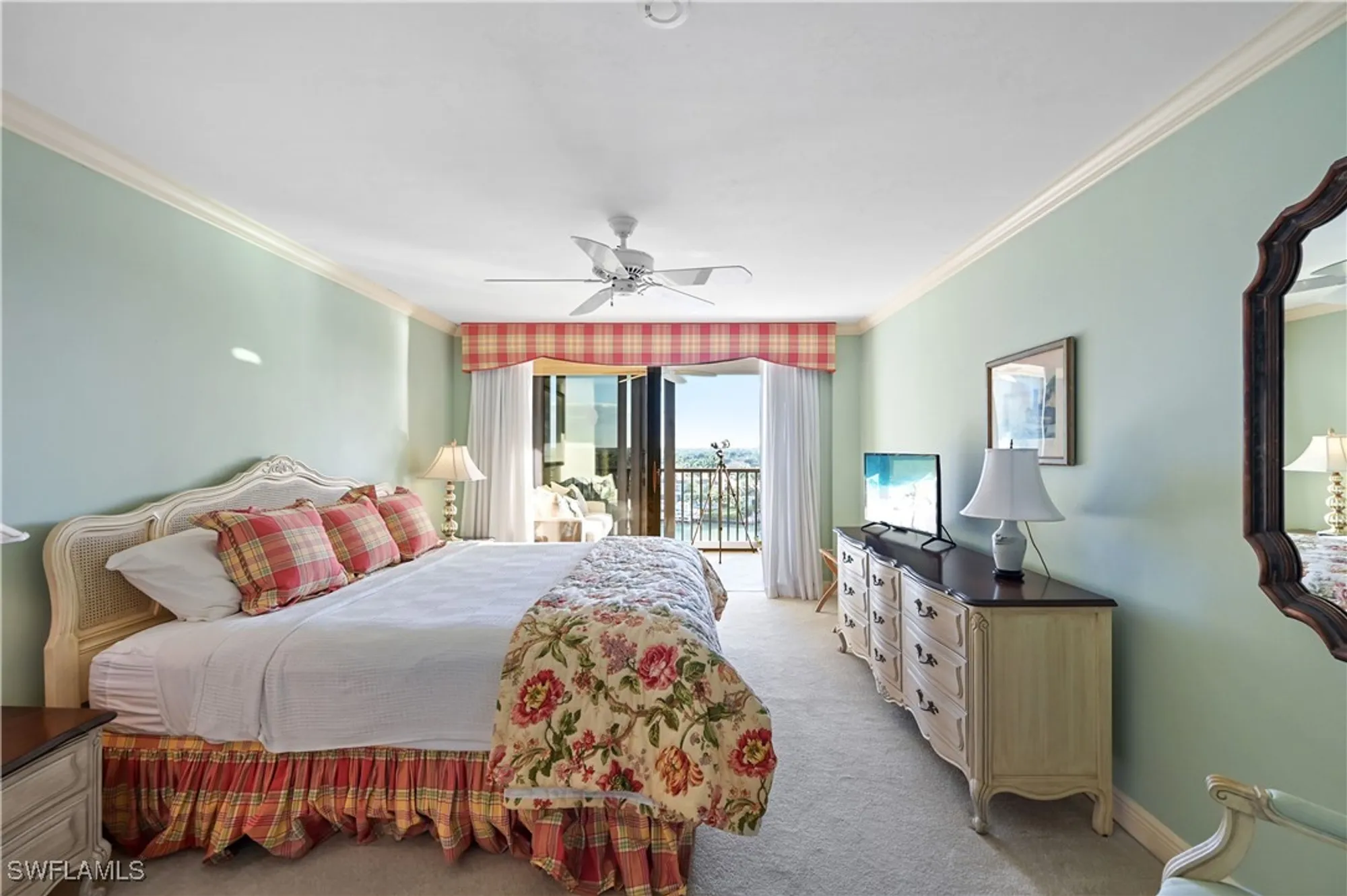 Property Slideshow image 15 of 37 | 2400 gulf shore blvd 804, Naples, FL, 34103