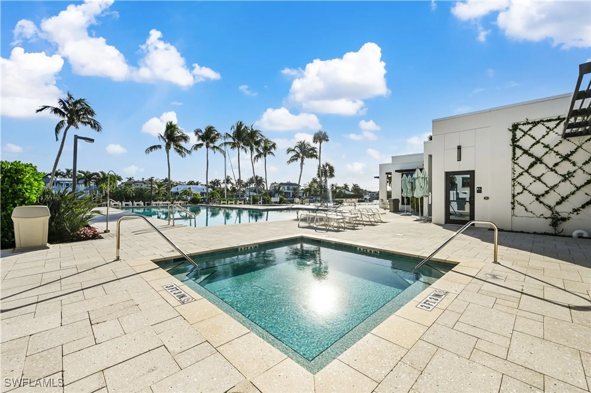Property Slideshow image 24 of 37 | 2400 gulf shore blvd 804, Naples, FL, 34103
