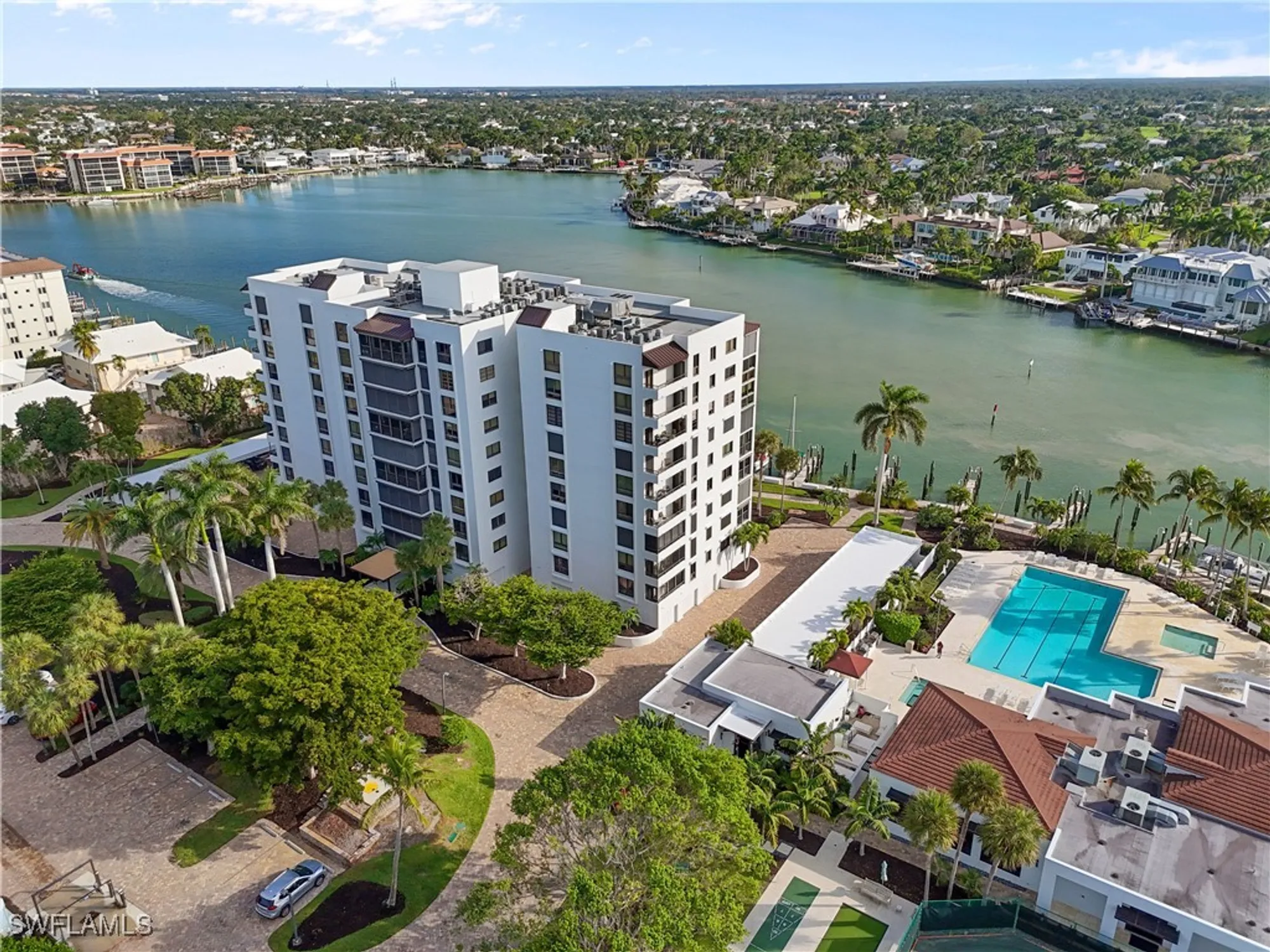 Property Slideshow image 20 of 37 | 2400 gulf shore blvd 804, Naples, FL, 34103
