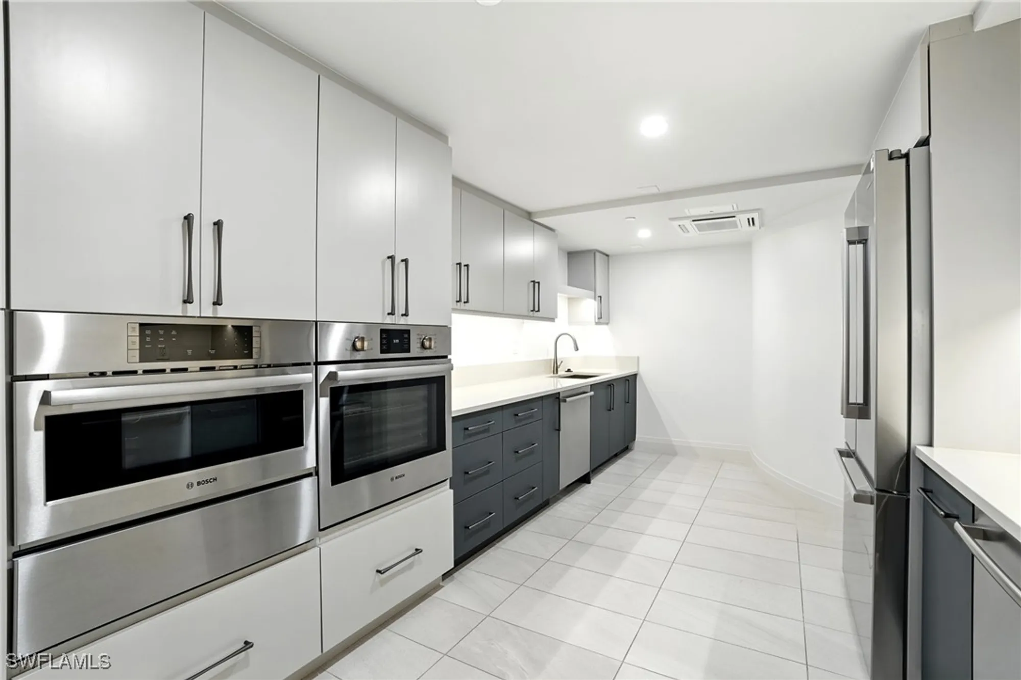 Property Slideshow image 32 of 37 | 2400 gulf shore blvd 804, Naples, FL, 34103