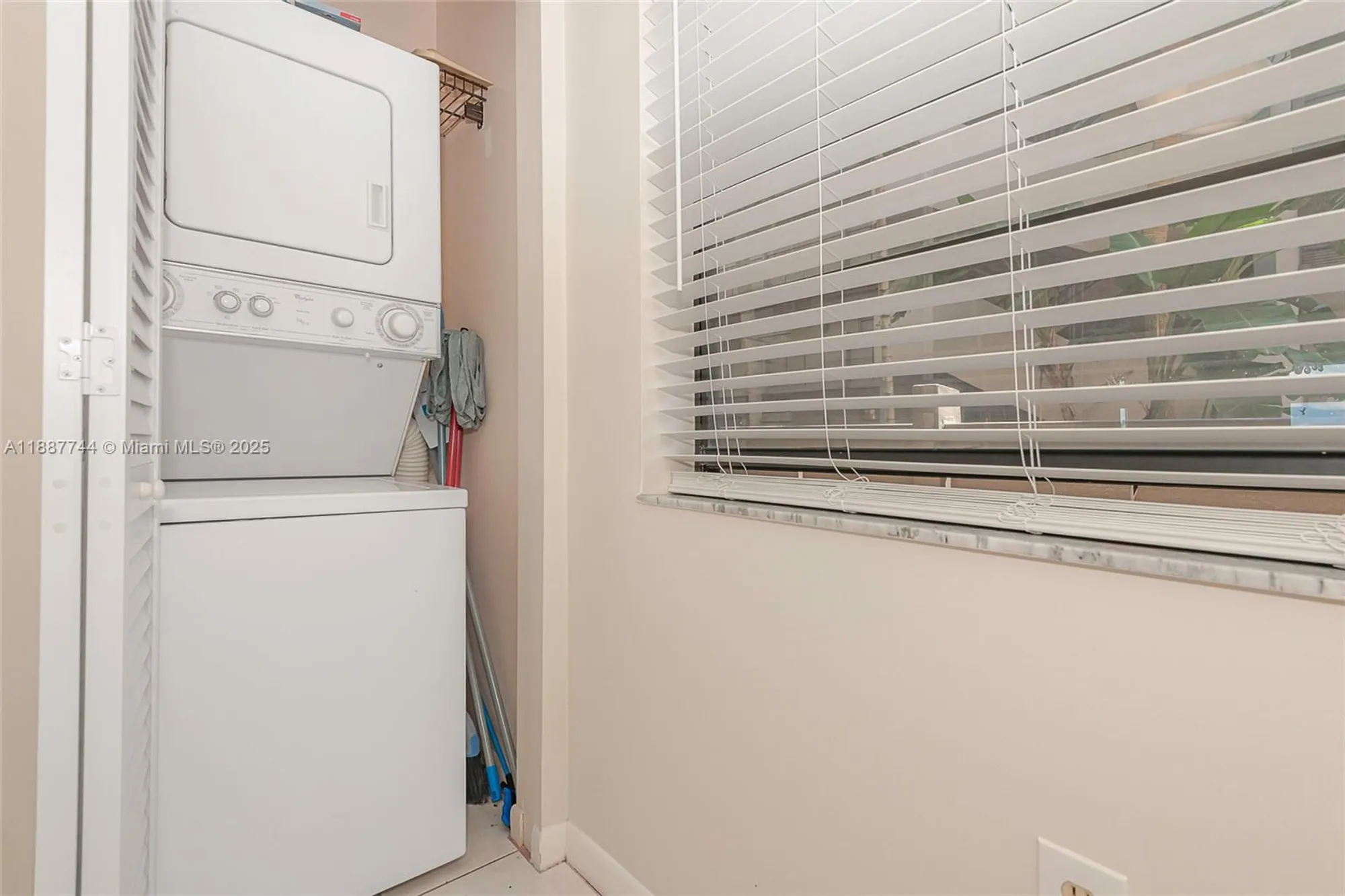 Property Slideshow image 14 of 45 | 1100 colony point cir apt 208, Pembroke Pines, FL, 33026