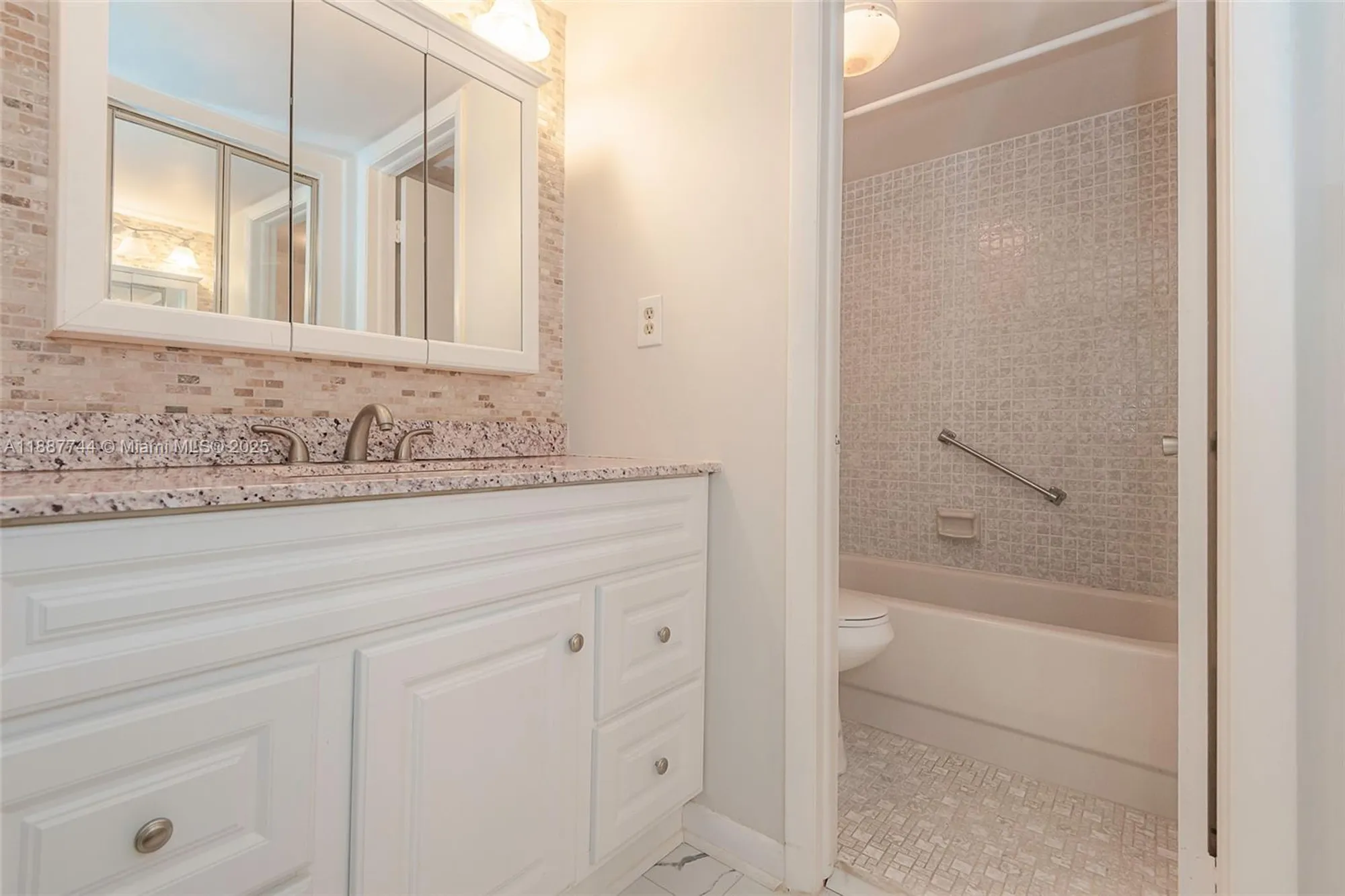 Property Slideshow image 18 of 45 | 1100 colony point cir apt 208, Pembroke Pines, FL, 33026