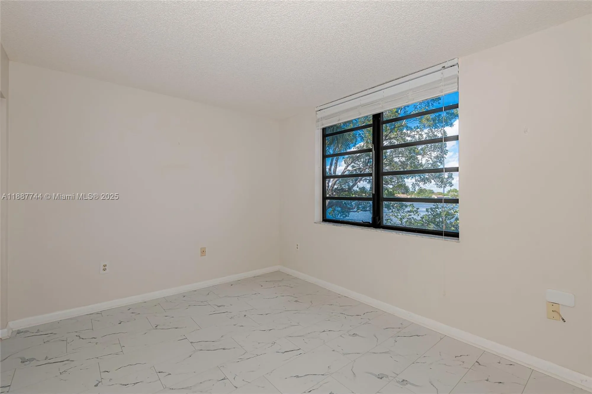 Property Slideshow image 7 of 45 | 1100 colony point cir apt 208, Pembroke Pines, FL, 33026