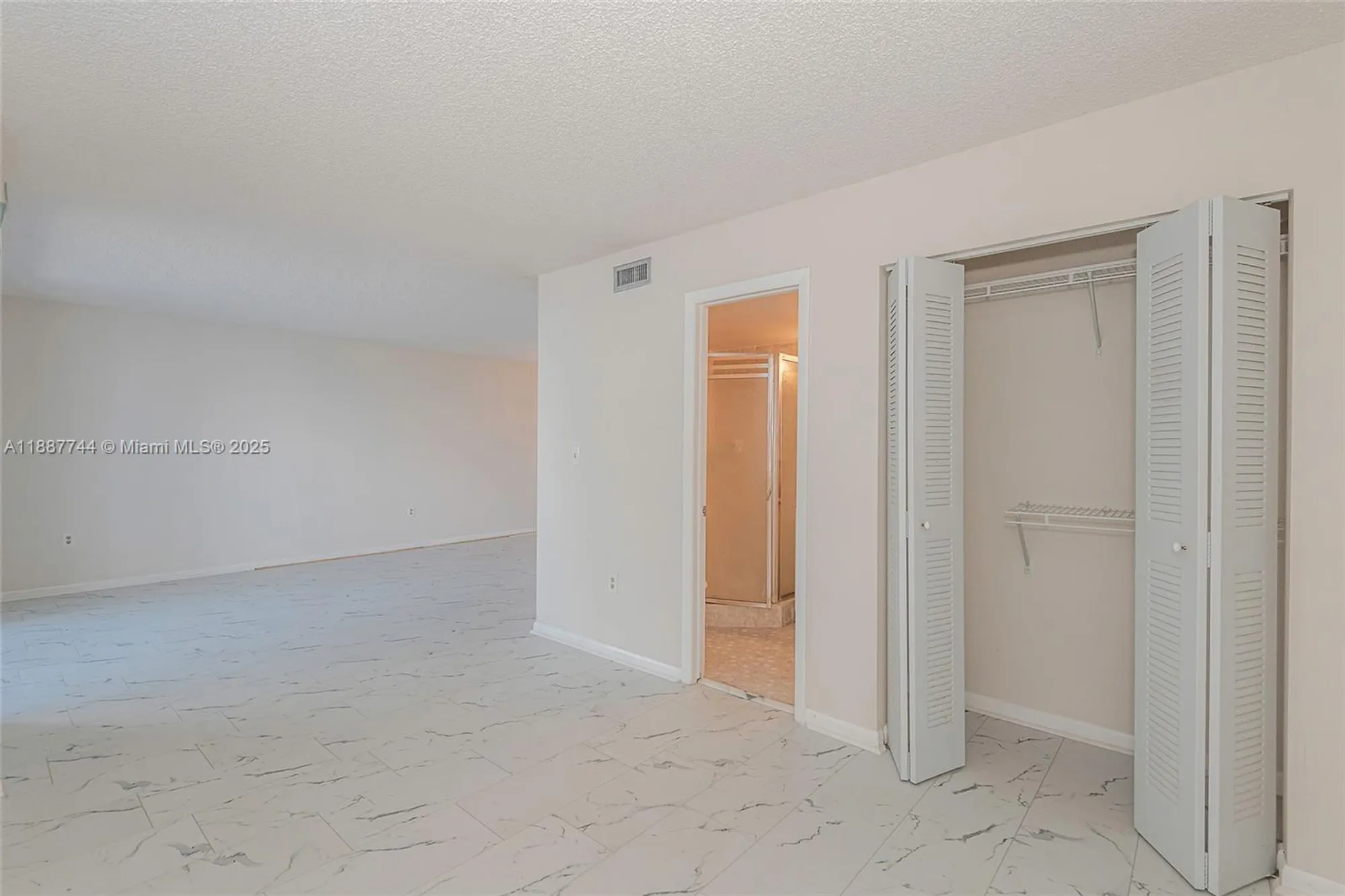 Property Slideshow image 9 of 45 | 1100 colony point cir apt 208, Pembroke Pines, FL, 33026