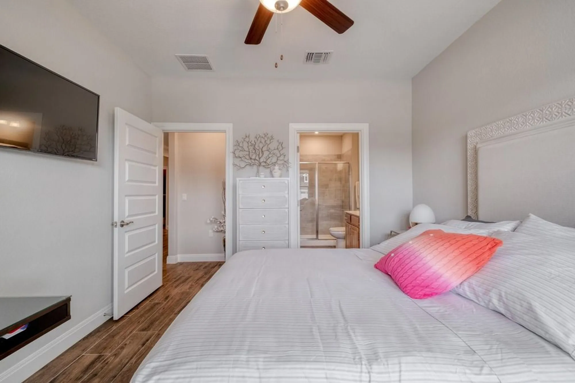 Property Slideshow image 27 of 37 | 309 kitty hawk rd, Georgetown, TX, 78633