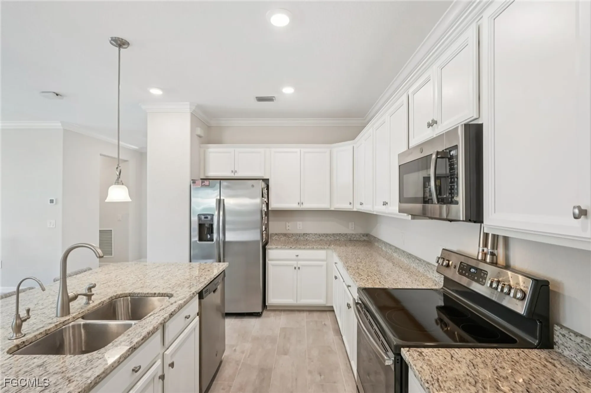 Property Slideshow image 10 of 50 | 11872 arbor trace dr, Fort Myers, FL, 33913