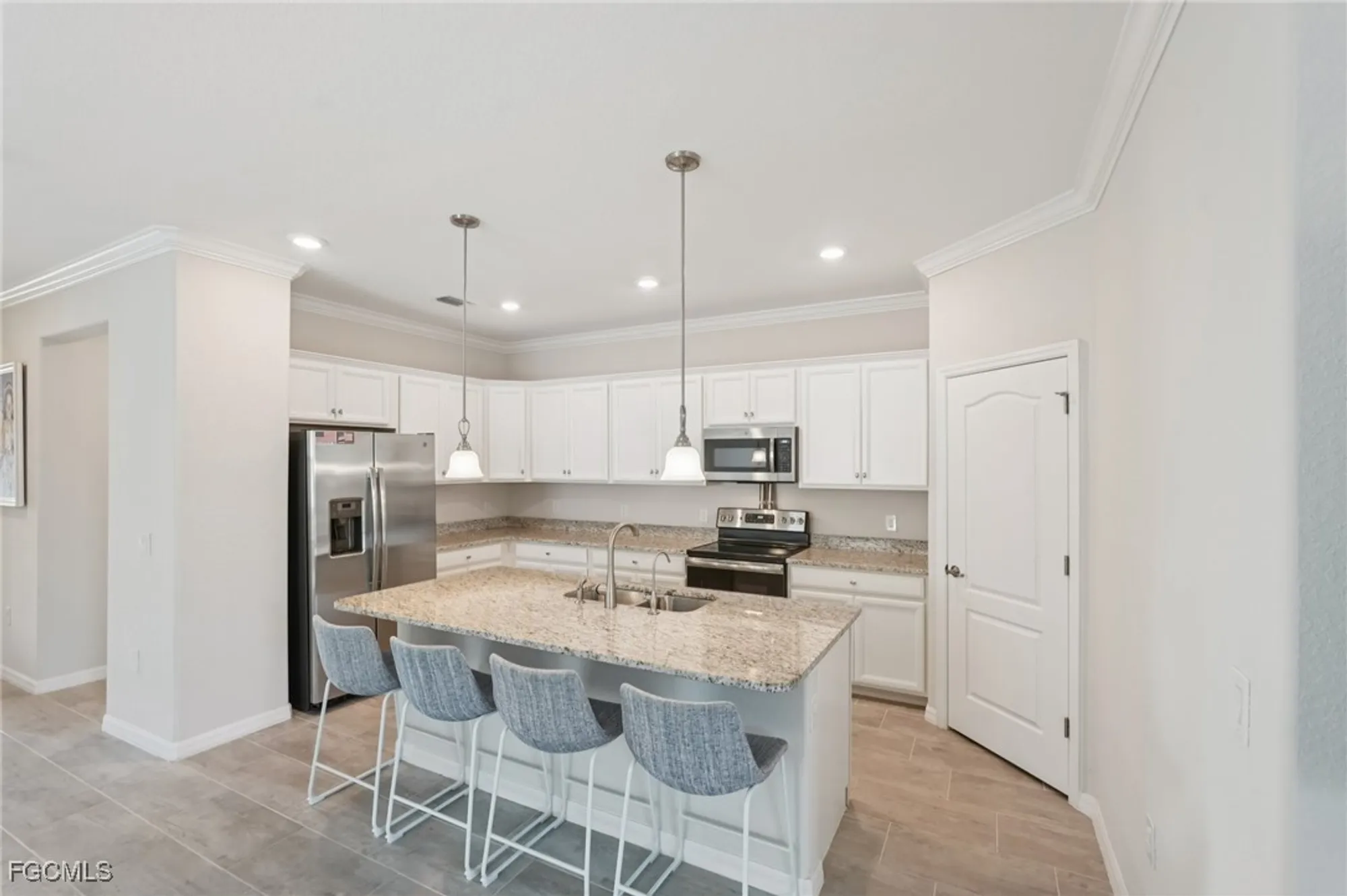 Property Slideshow image 8 of 50 | 11872 arbor trace dr, Fort Myers, FL, 33913