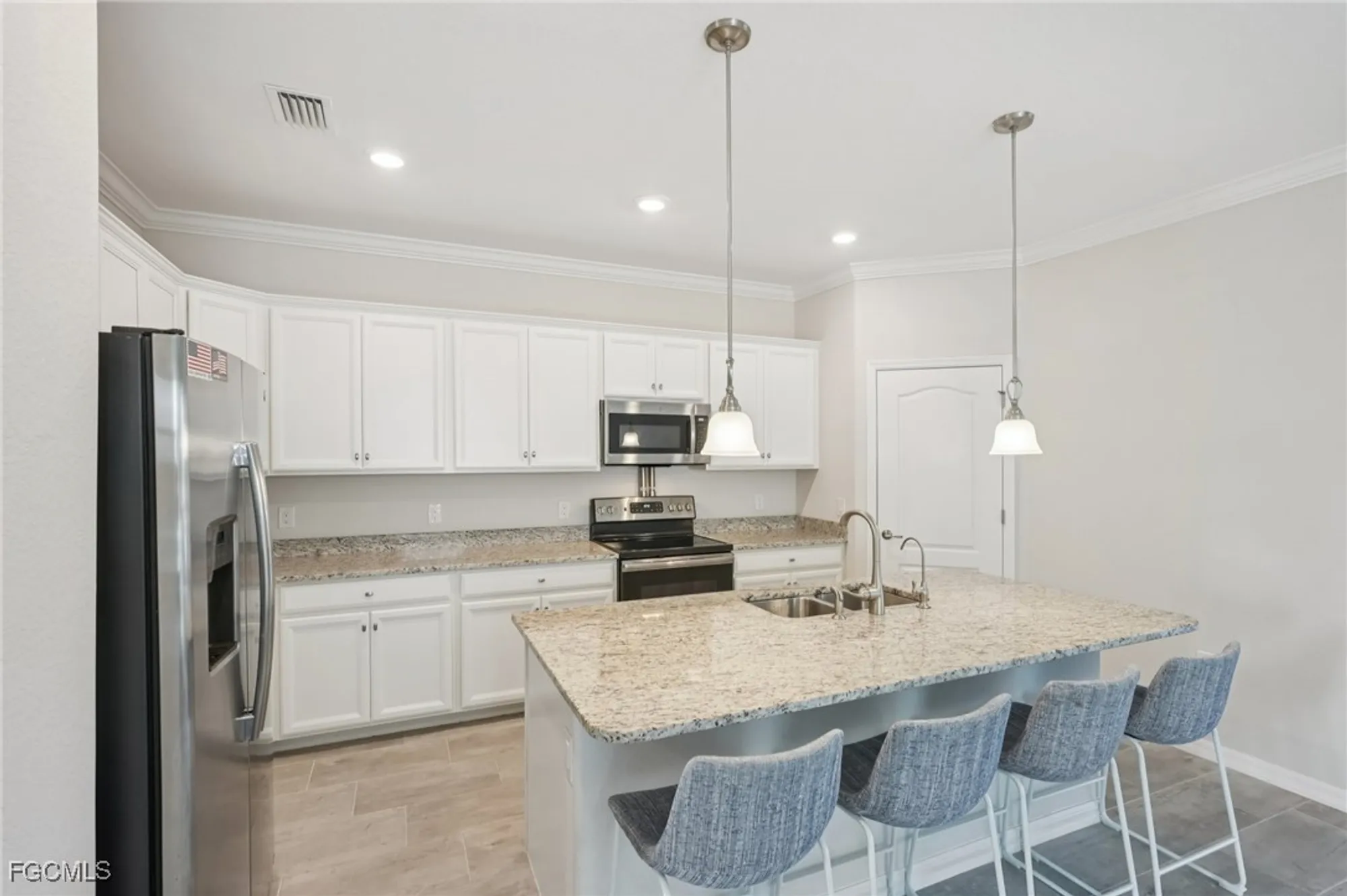 Property Slideshow image 9 of 50 | 11872 arbor trace dr, Fort Myers, FL, 33913