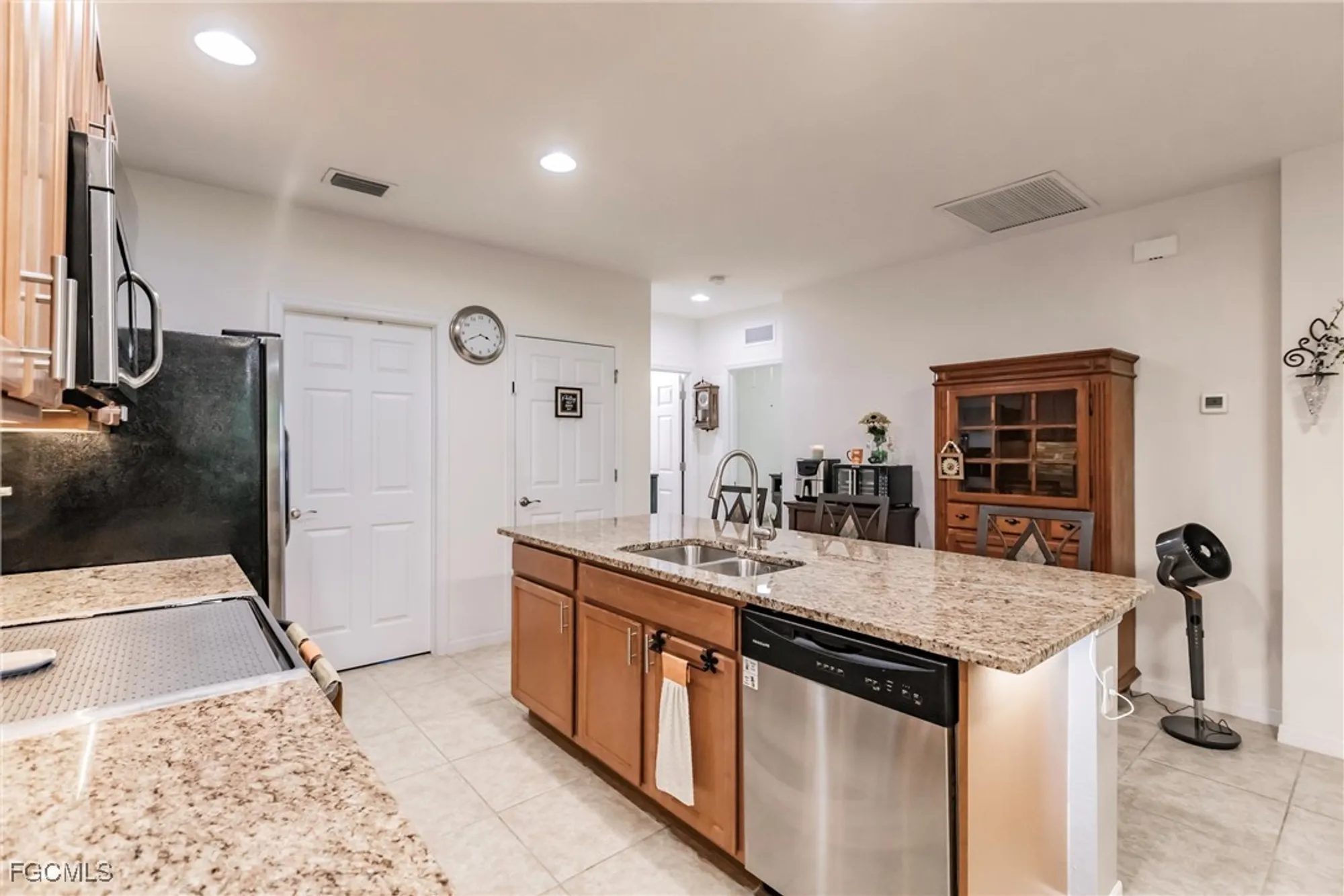 Property Slideshow image 12 of 49 | 15228 ligustrum ln, Alva, FL, 33920