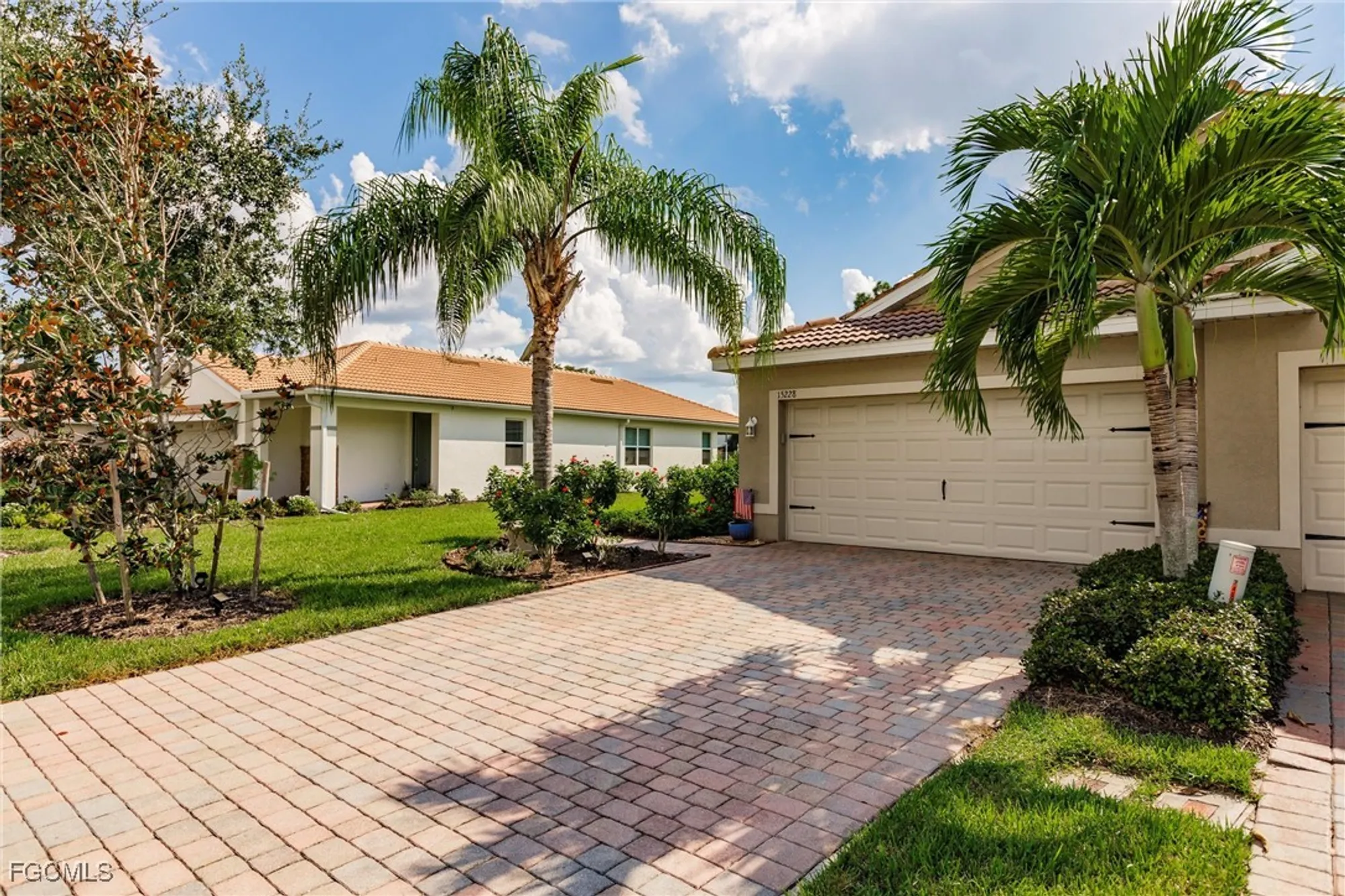 Property Slideshow image 4 of 49 | 15228 ligustrum ln, Alva, FL, 33920