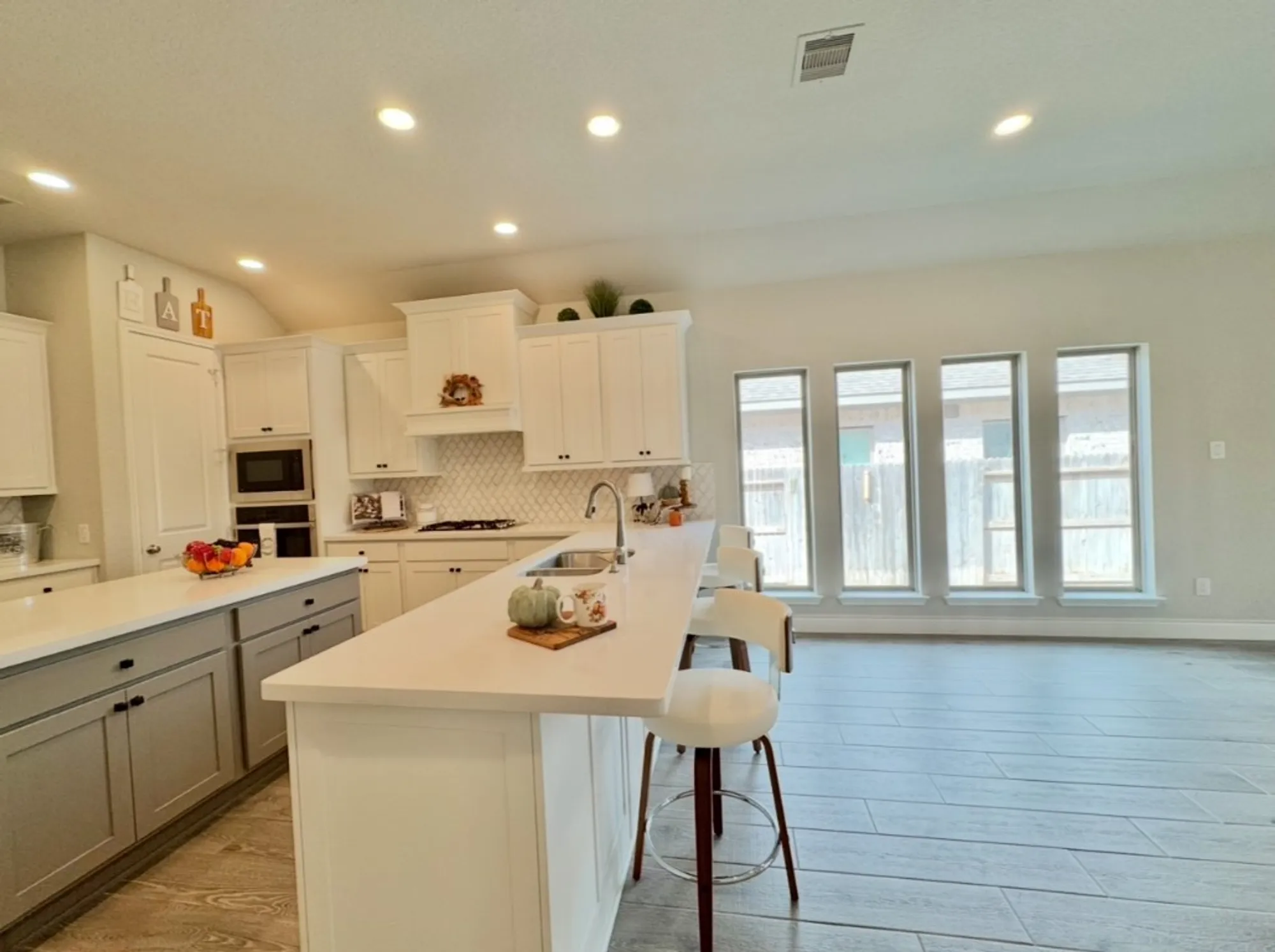 Property Slideshow image 15 of 37 | 2157 wildrye ln, New Braunfels, TX, 78132