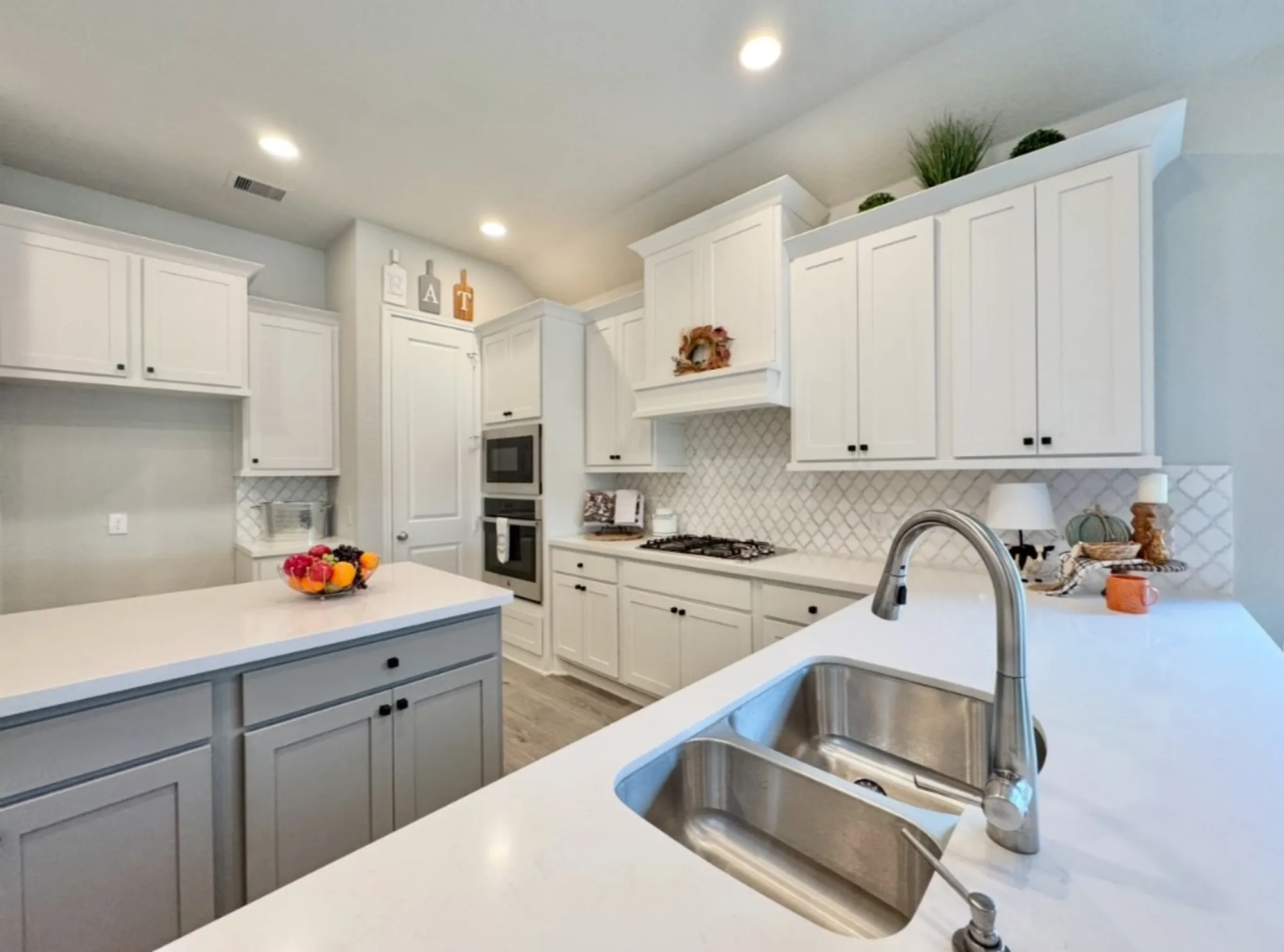 Property Slideshow image 13 of 37 | 2157 wildrye ln, New Braunfels, TX, 78132