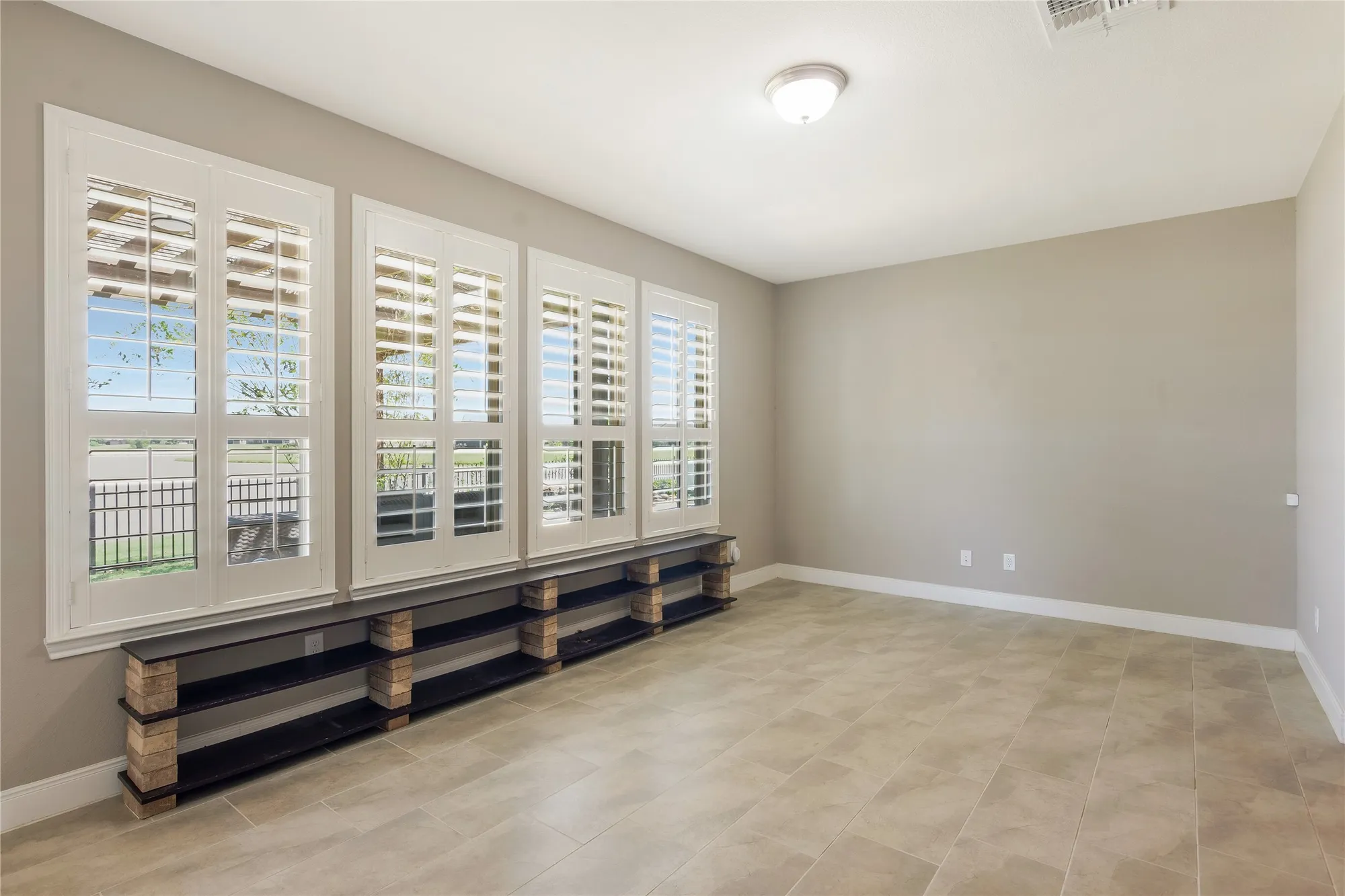 Property Slideshow image 23 of 45 | 442 spindrift cir, Richmond, TX, 77469