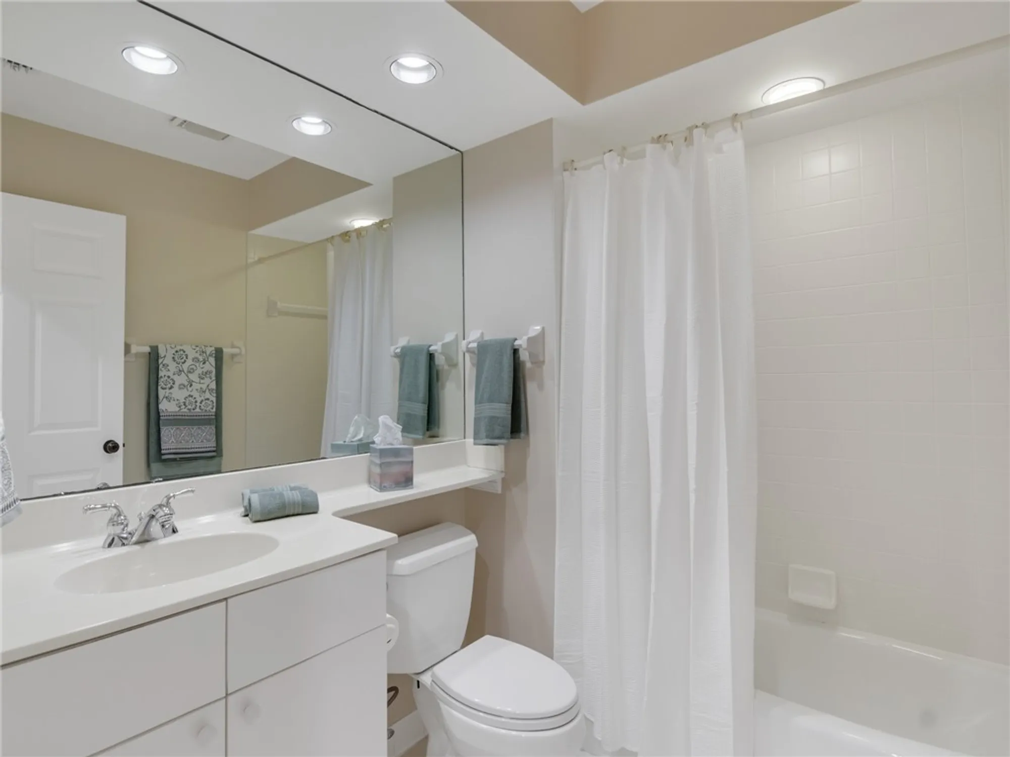 Property Slideshow image 20 of 35 | 5225 e harbor village dr 204, Vero Beach, FL, 32967